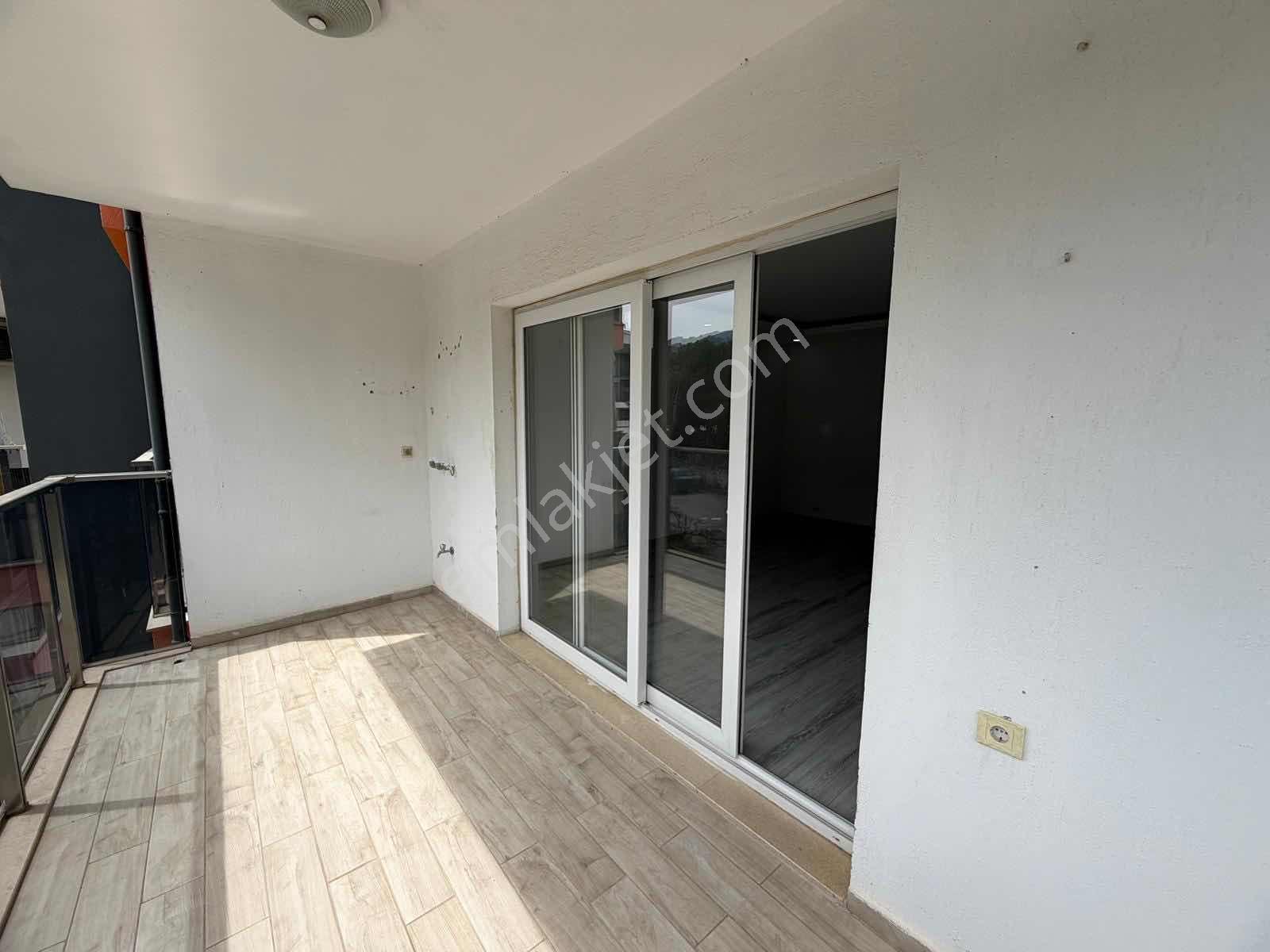 Kuşadası Davutlar'da Havuzlu Kapalı Otoparklı Satılık 3+1 Daire - Görsel 10