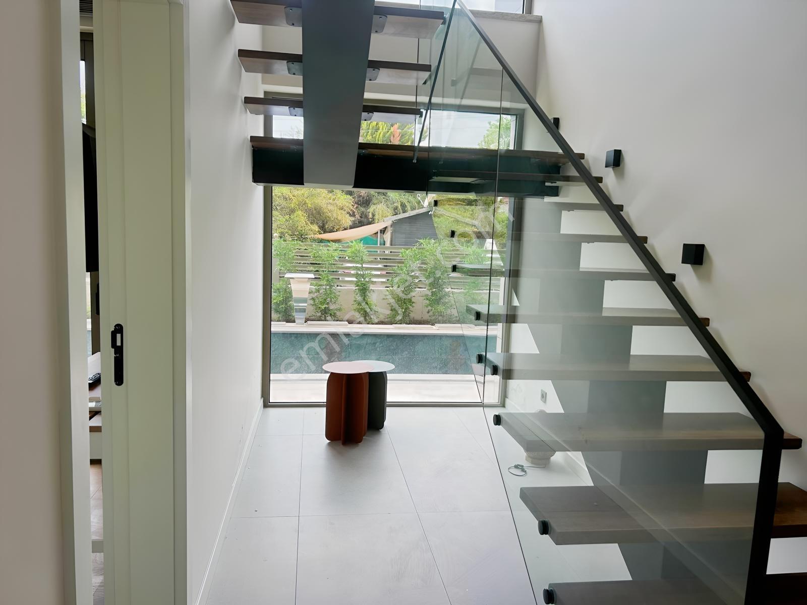 Denize Yakın Lüks 4+1 Müstakil Havuzlu Villa - Görsel 19