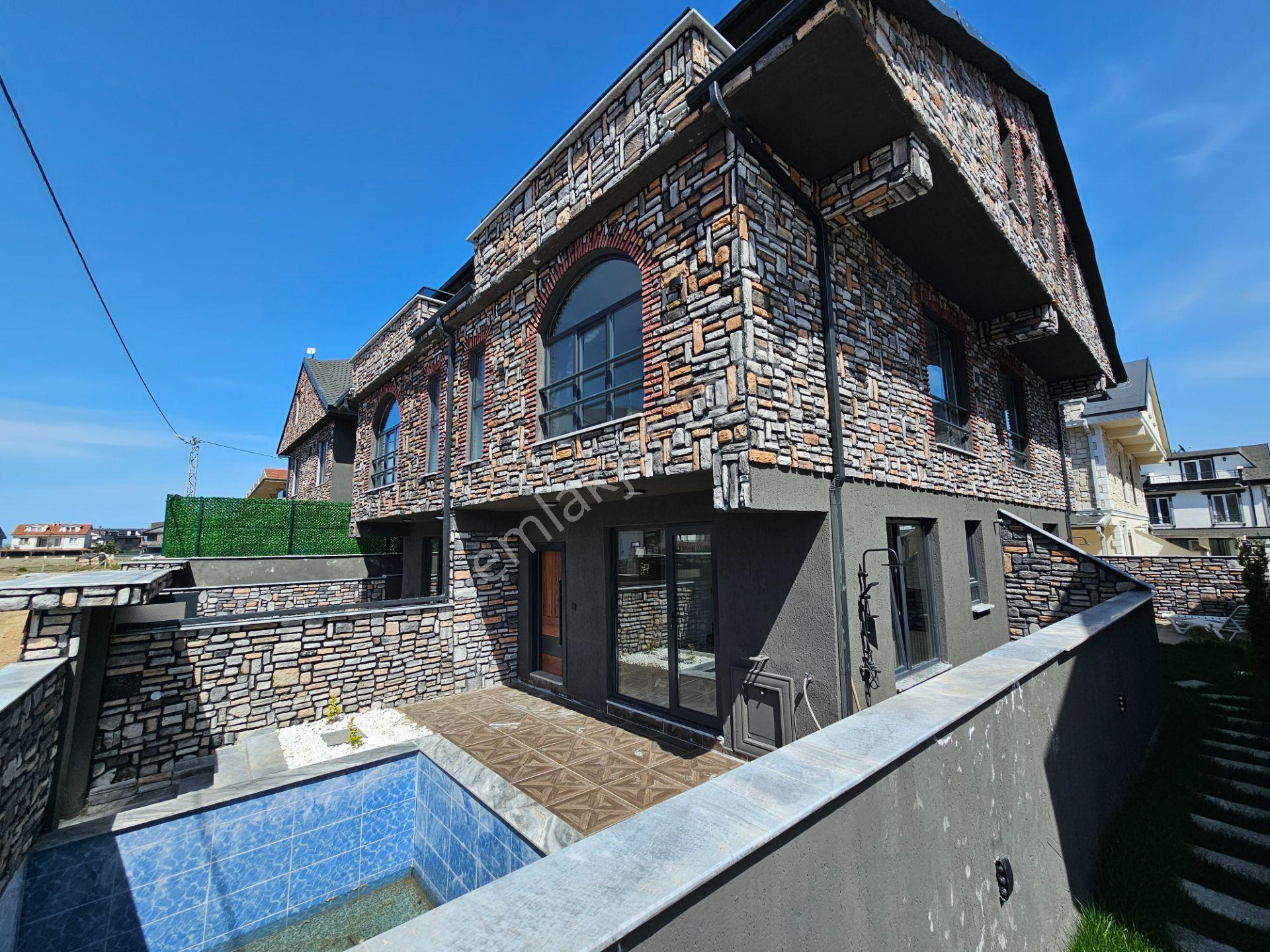 Deniz'den 3+1 Havuzlu , Denize Yakın ,ön Cephe Fırsat Villa