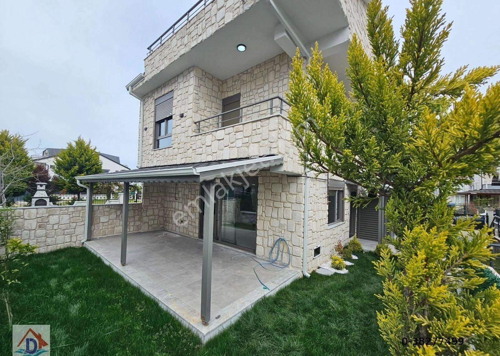 Denize 50 Mt. Mesafede 4+1,bahçeli Yerden Isıtmalı Satılık Villa - Görsel 12