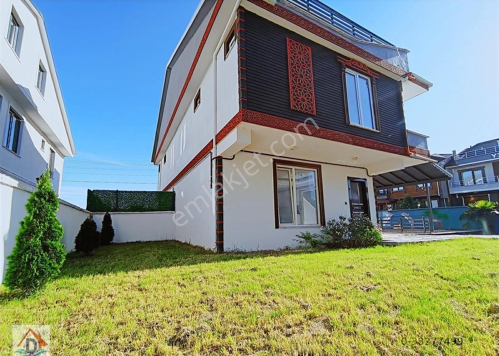 Deniz'den 4+1 Merkezi Konumda, Havuzlu, Geniş Bahçeli Villa - Görsel 26