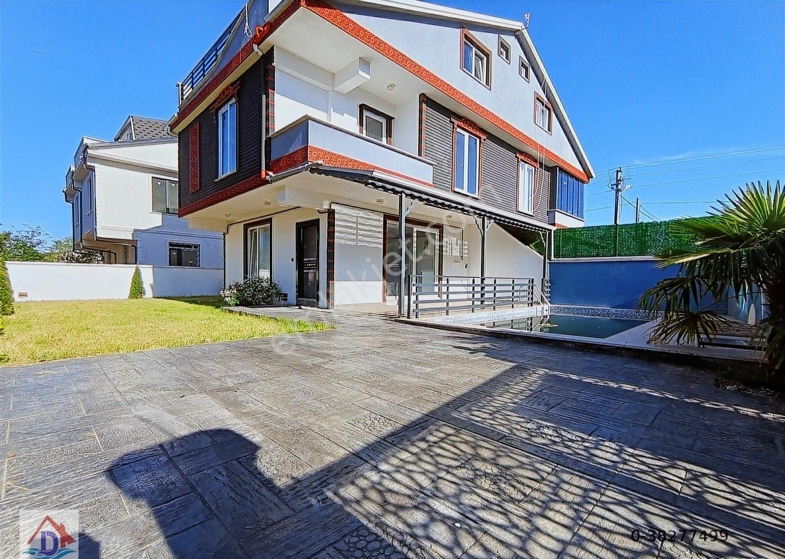 Deniz'den 4+1 Merkezi Konumda, Havuzlu, Geniş Bahçeli Villa - Görsel 12