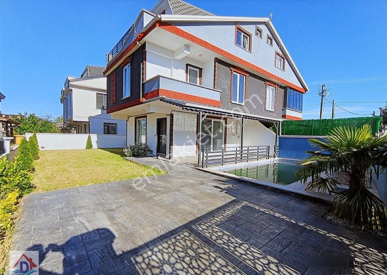 Deniz'den 4+1 Merkezi Konumda, Havuzlu, Geniş Bahçeli Villa - Görsel 11