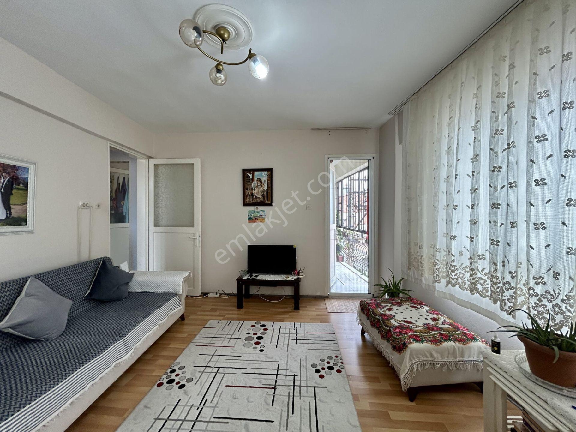 Kuşadası Şehir Merkezinde,kapalı Mutfak,arakat Daire - Görsel 4