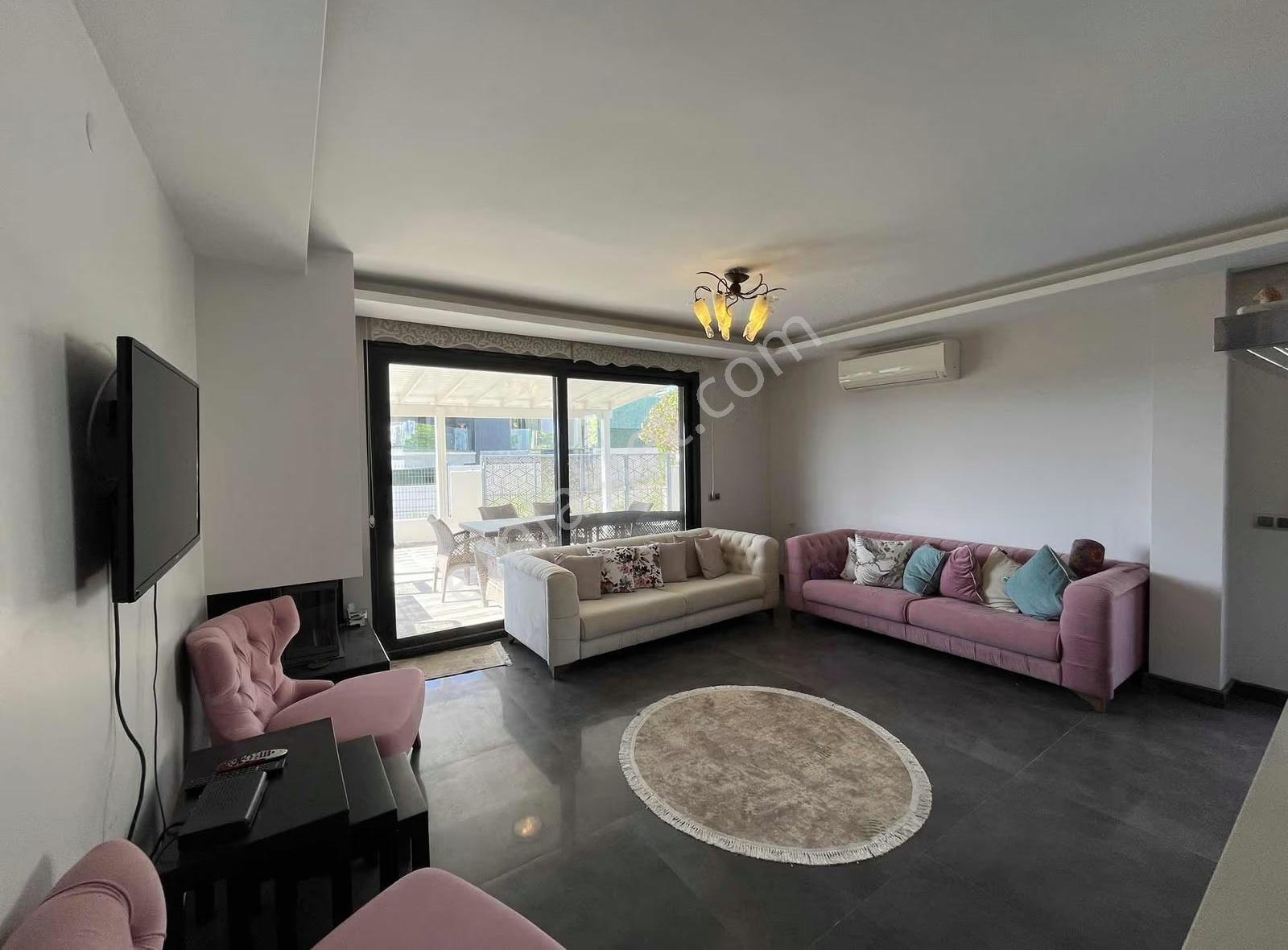 Yiğit Gayrimenkul'den Çeşme Merkezde Deniz Manzaralı Villa - Görsel 26