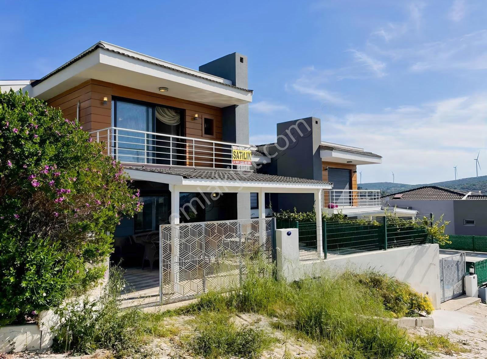 Yiğit Gayrimenkul'den Çeşme Merkezde Deniz Manzaralı Villa - Görsel 16