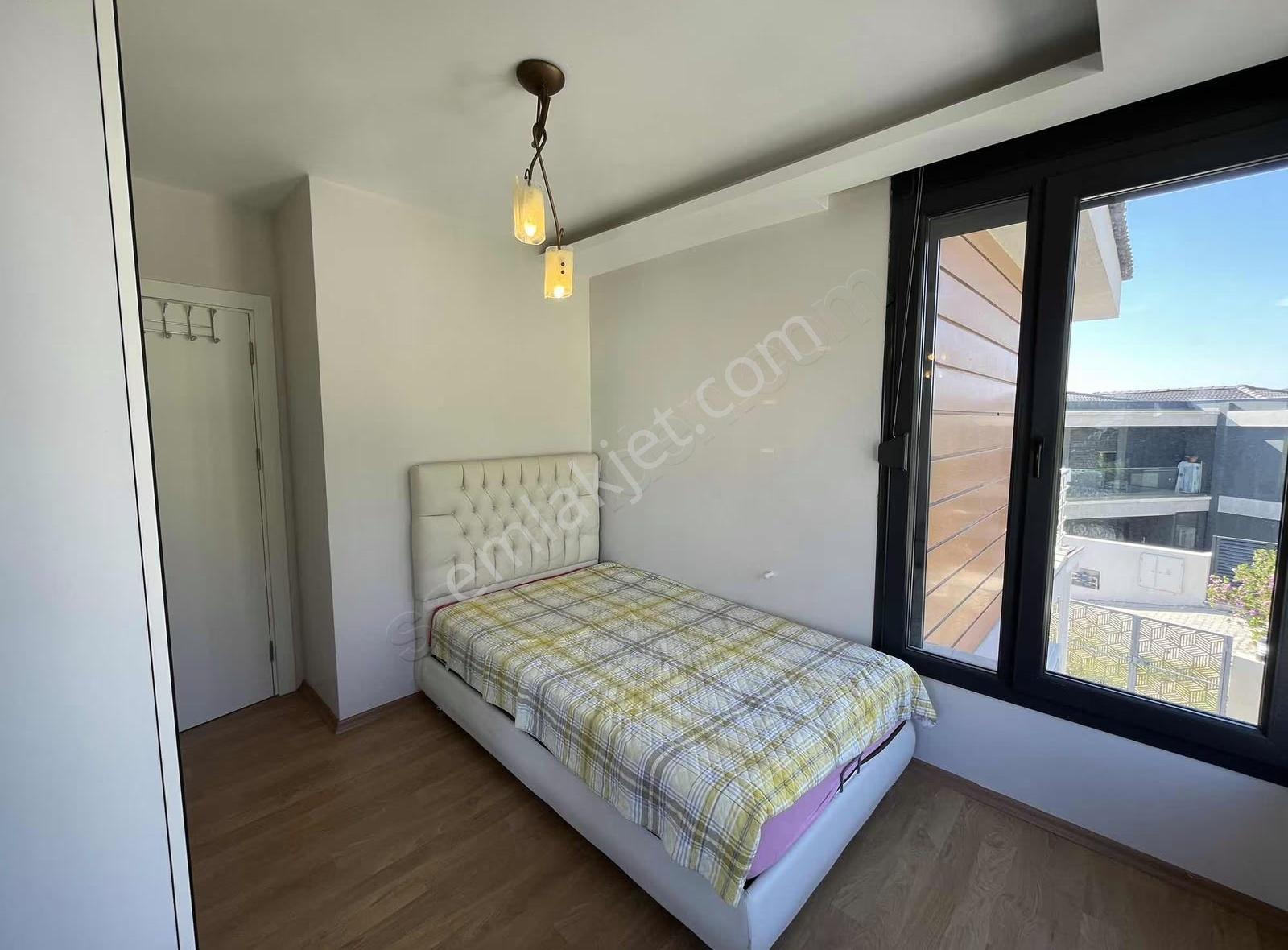 Yiğit Gayrimenkul'den Çeşme Merkezde Deniz Manzaralı Villa - Görsel 24