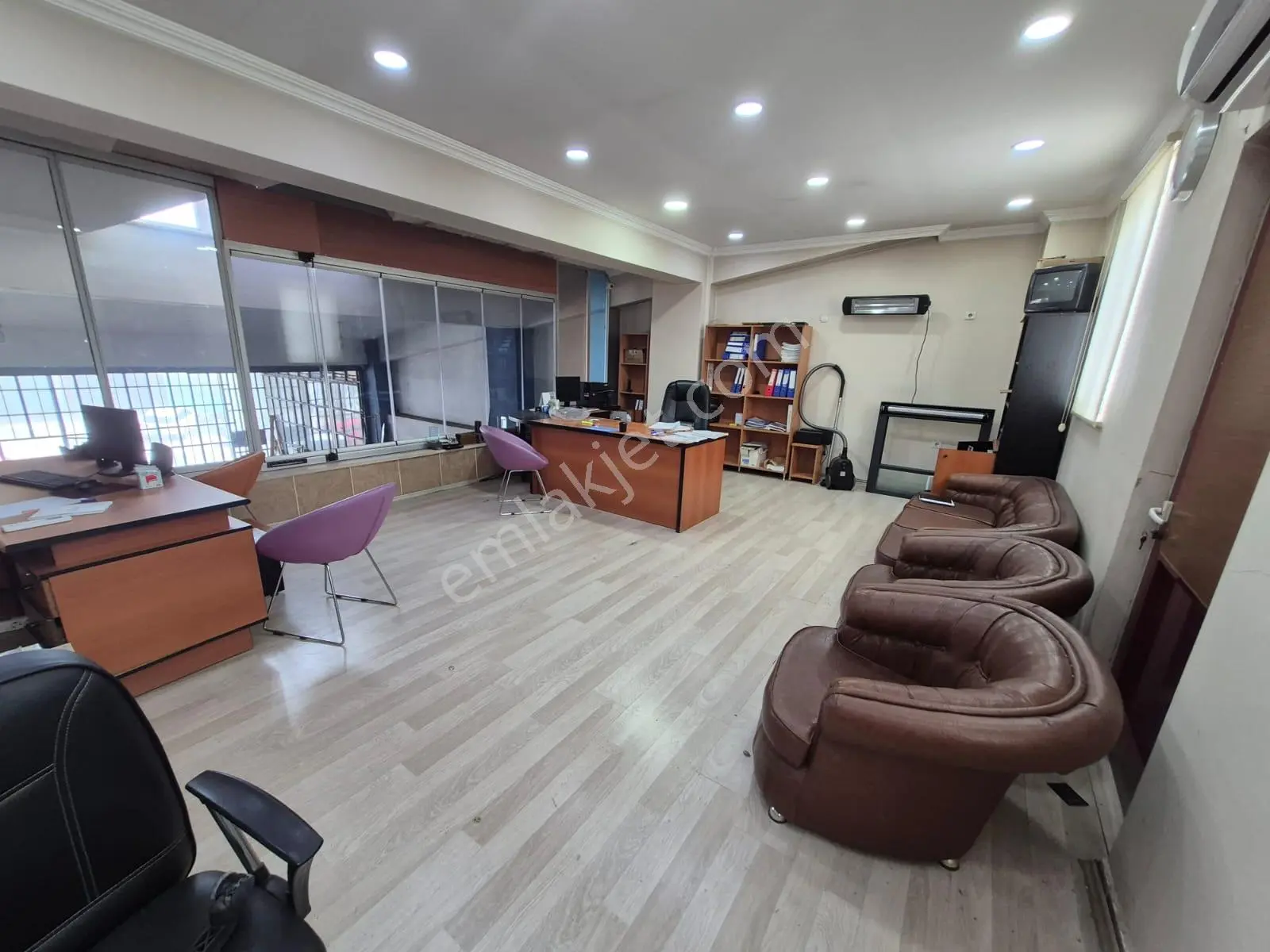 Delux'den 100.yıl Sanayi Sitesinde 400m2 Satılık Dükkan