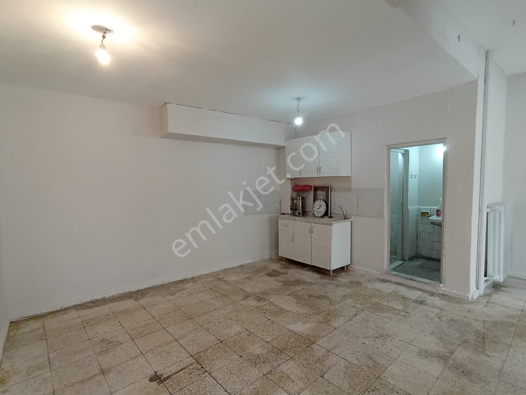 Koyuncu Petrol Civarı 60 M2 Giriş + 30 M2 Bodrumlu Dükkan