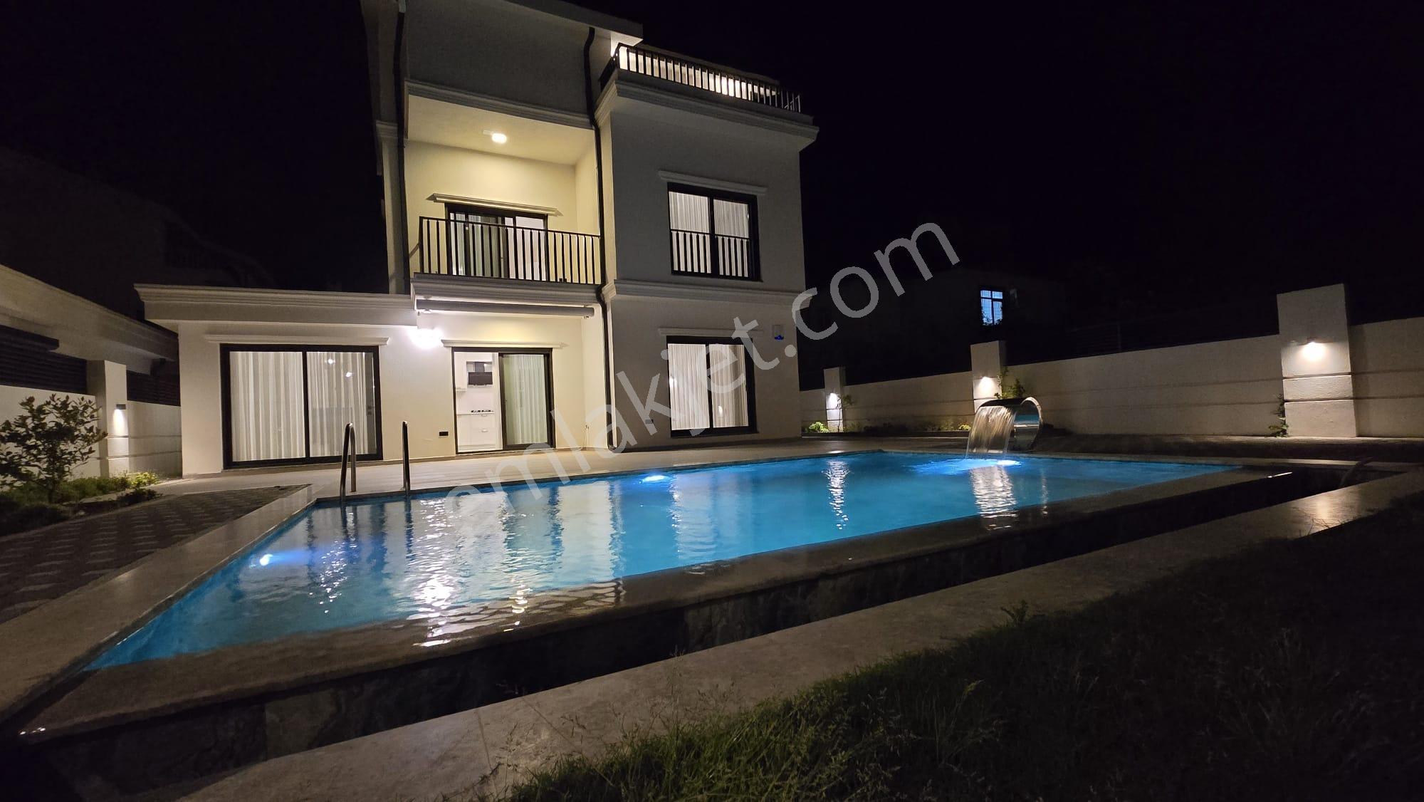 Stop'tan Sahil Kordona Yakın Kiralık Havuzlu Lüx Villa - Görsel 3