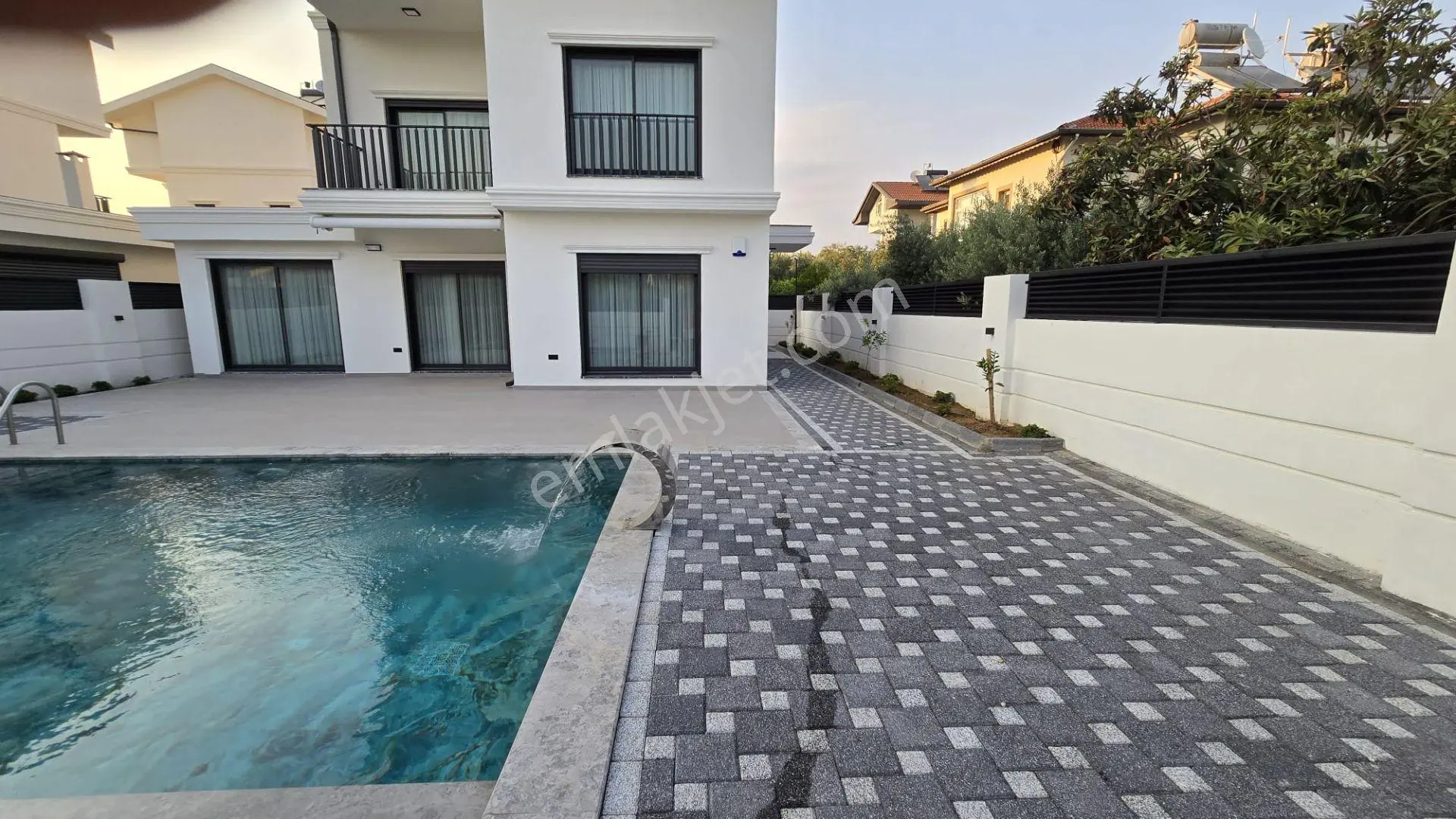 Stop'tan Sahil Kordona Yakın Kiralık Havuzlu Lüx Villa - Görsel 2