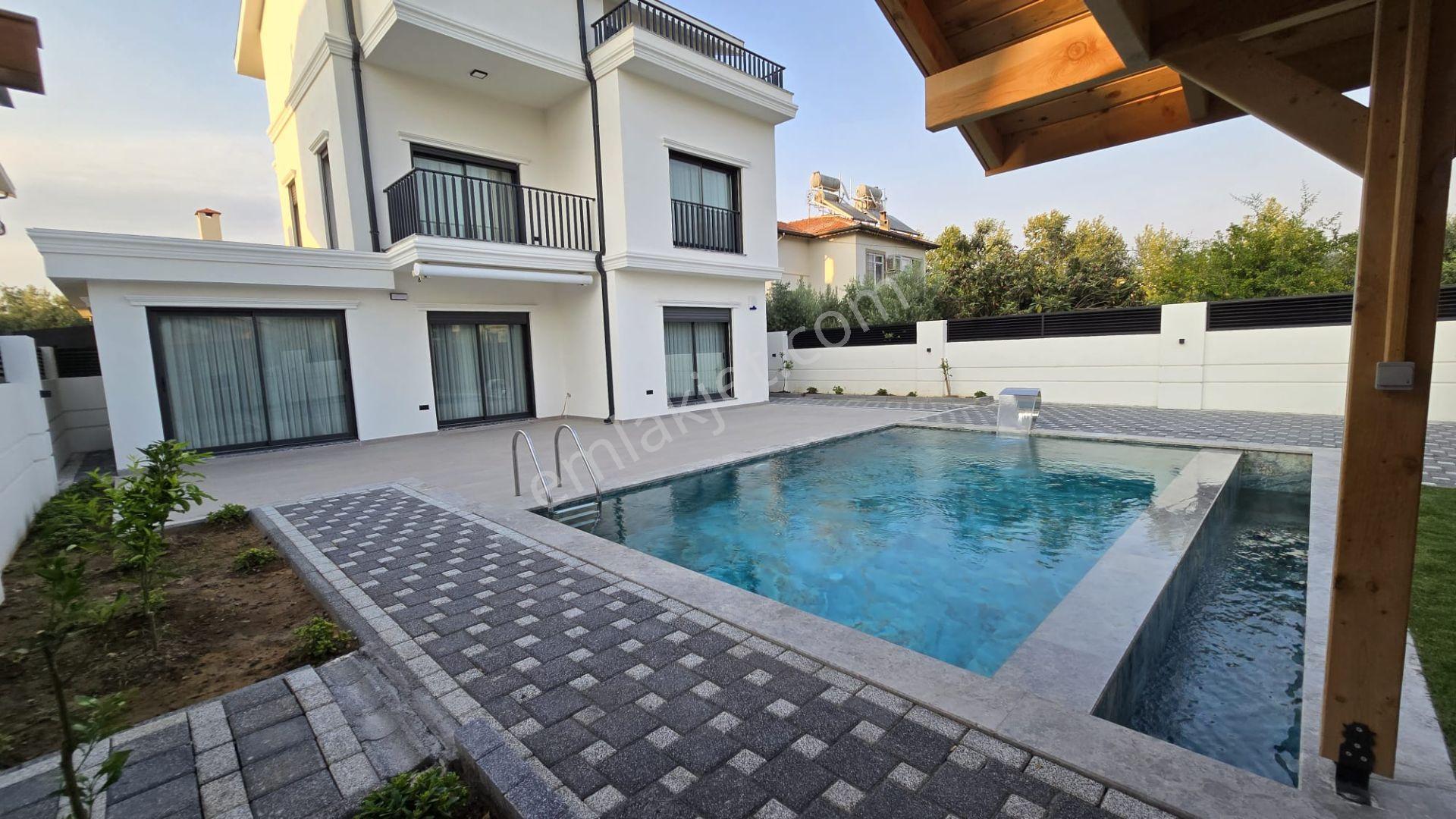Stop'tan Sahil Kordona Yakın Kiralık Havuzlu Lüx Villa - Görsel 7