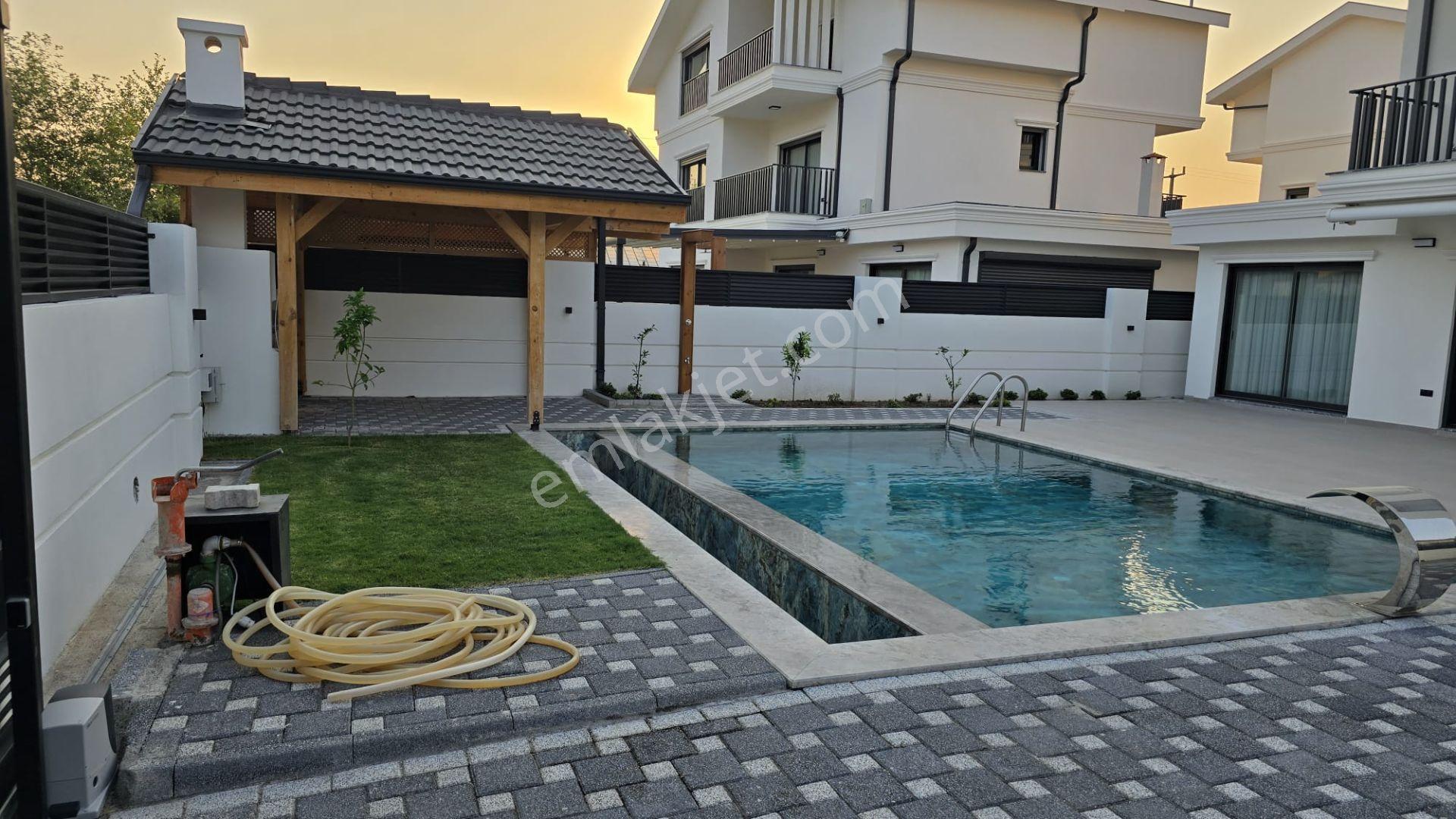 Stop'tan Sahil Kordona Yakın Kiralık Havuzlu Lüx Villa - Görsel 6
