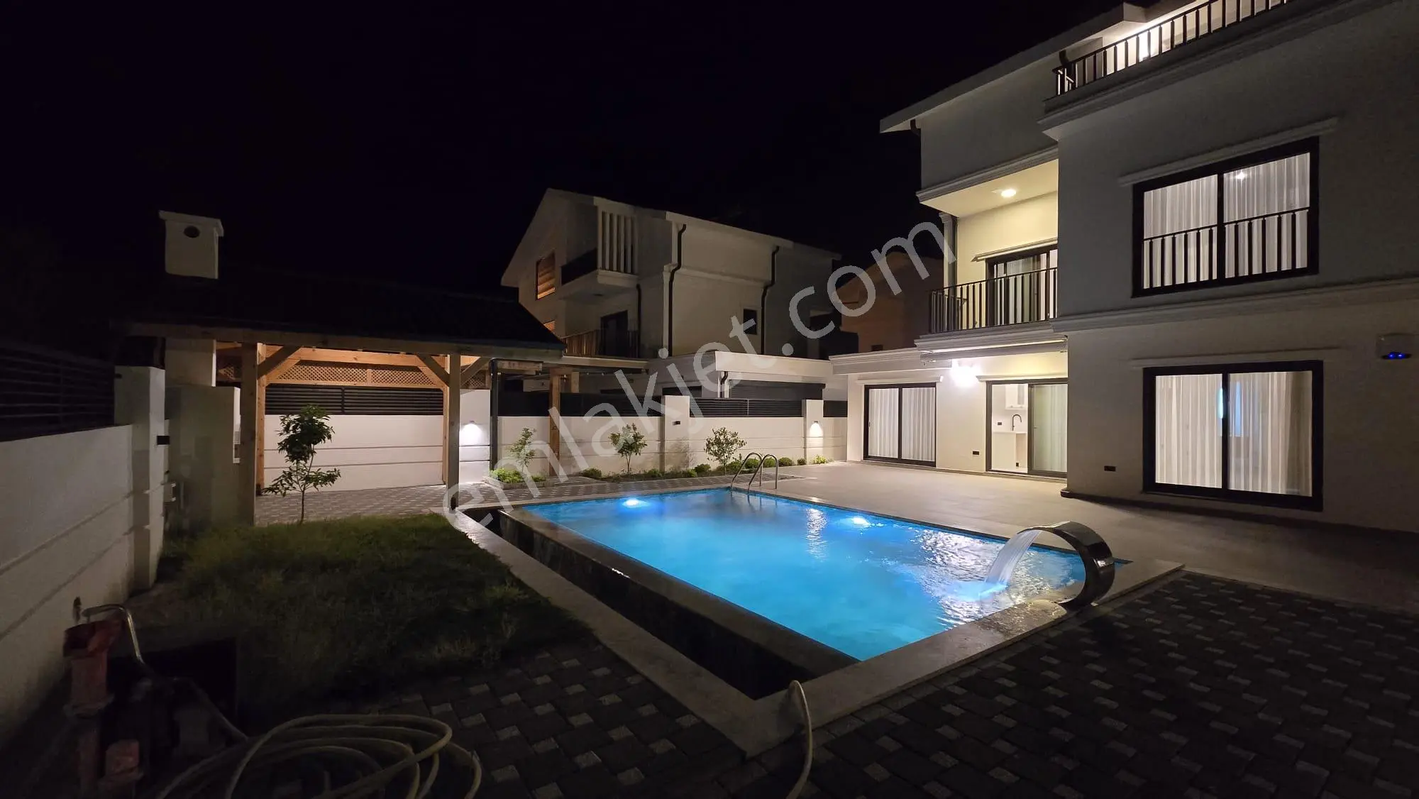 Stop'tan Sahil Kordona Yakın Kiralık Havuzlu Lüx Villa - Görsel 4
