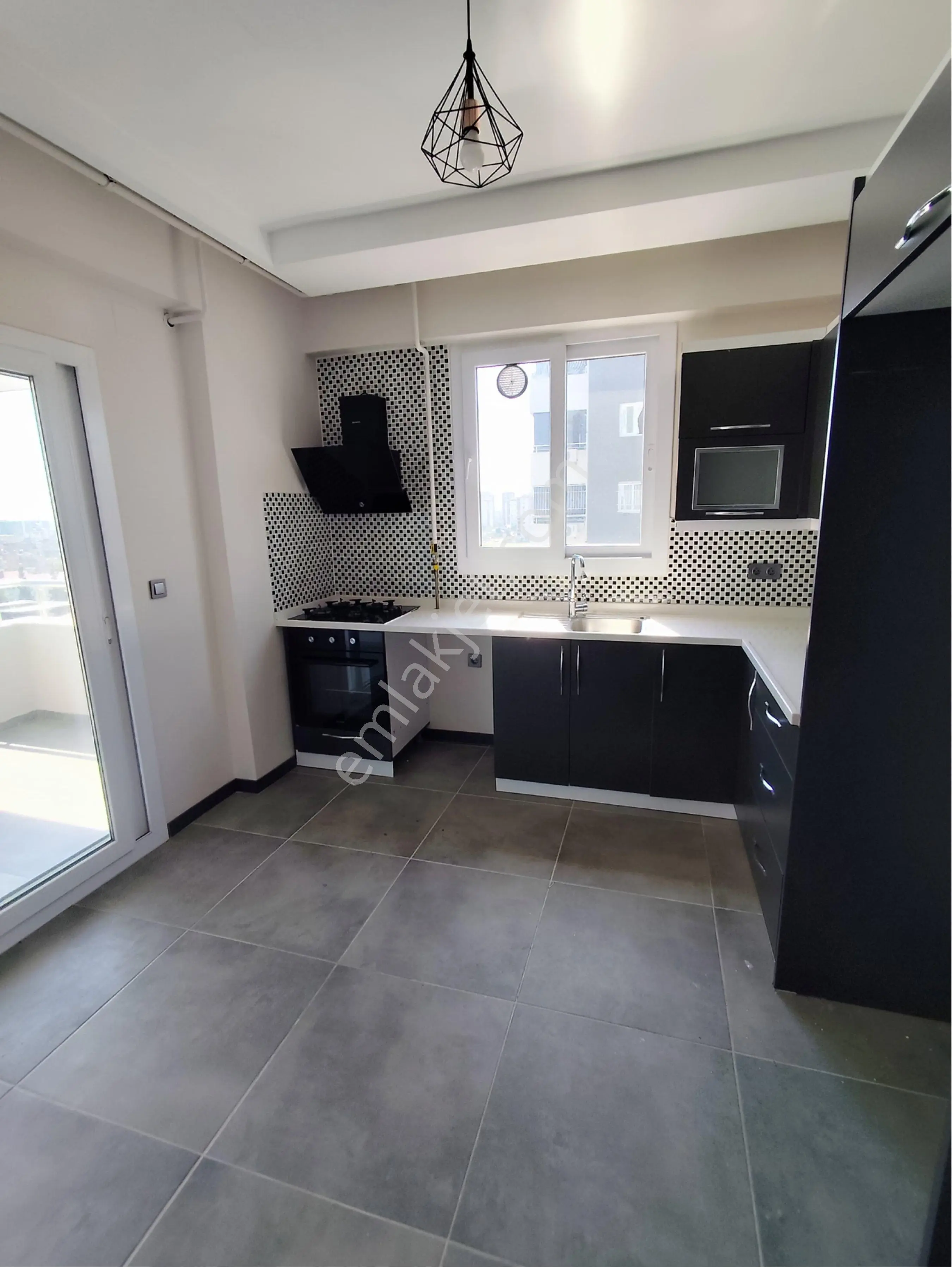 Aydınlar Mahallesinde 7/24 Güvenlikli Site İçerisinde 3+1 Geniş Kiralık Daire! - Görsel 3