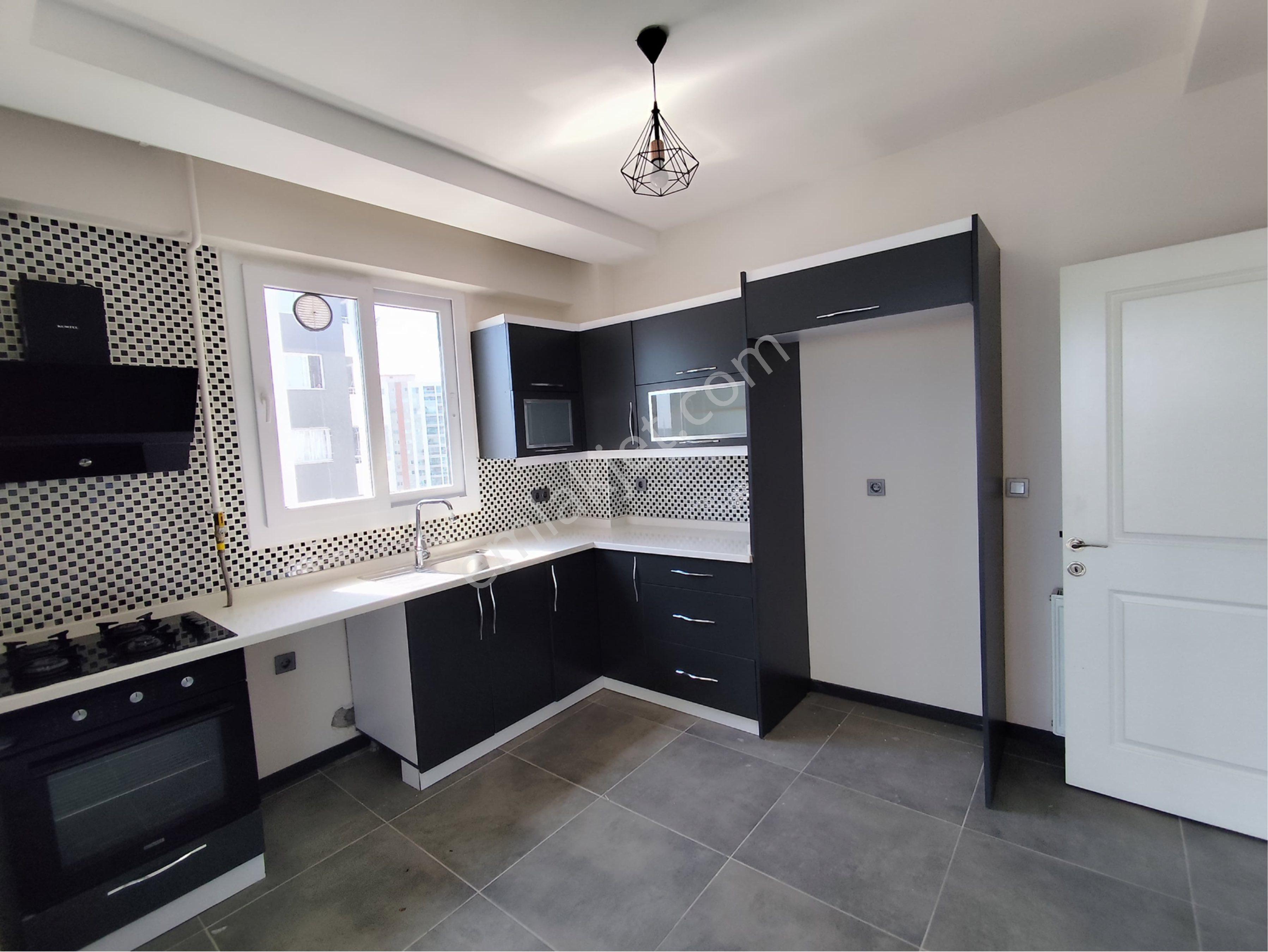 Aydınlar Mahallesinde 7/24 Güvenlikli Site İçerisinde 3+1 Geniş Kiralık Daire! - Görsel 2