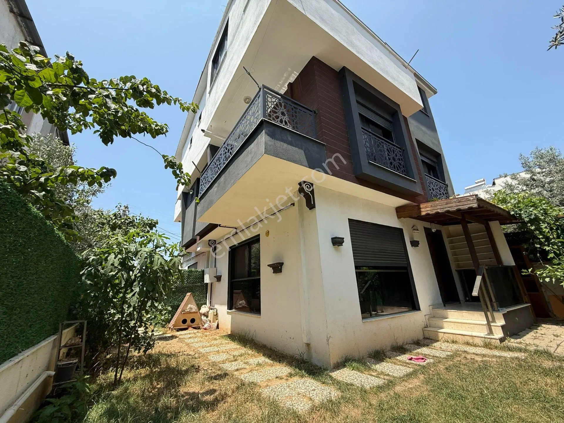 Menderes Turyap'tan Barbaros Mh. 4+1 Müstakil Bahçeli Villa