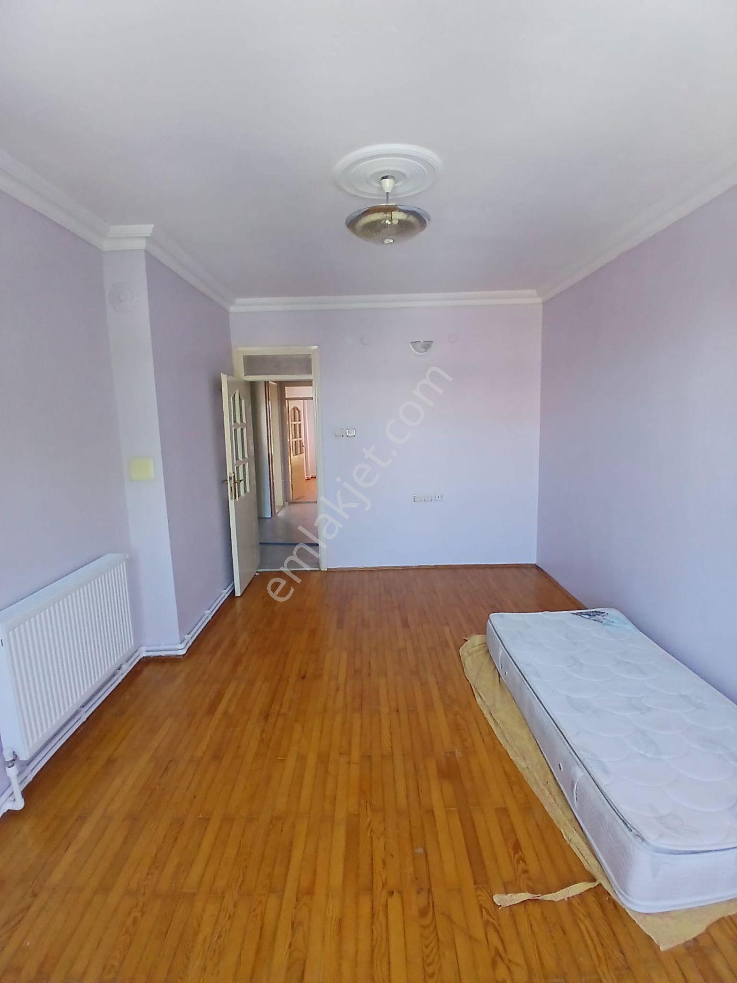 Akçay Emlak'tan Akşehir Çarşı Merkezde Nasreddin İlkokulu Yanında Ara Kat Kiralık 3+1 Daire - Görsel 14