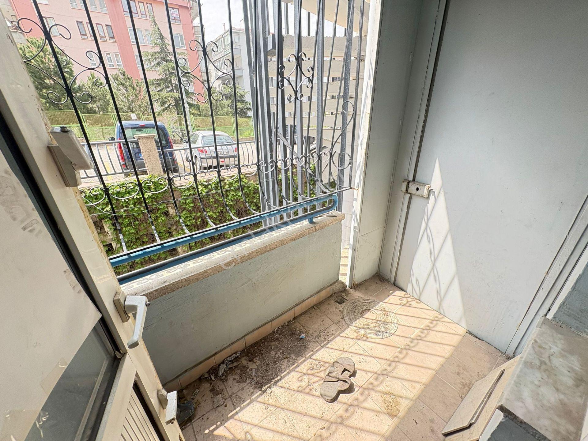 Göral Emlak 2+1 Boş Polis Evi Arkası Vadi Bilokların Da Orta Kat Dikmen Vadisi Manzaralı - Görsel 13
