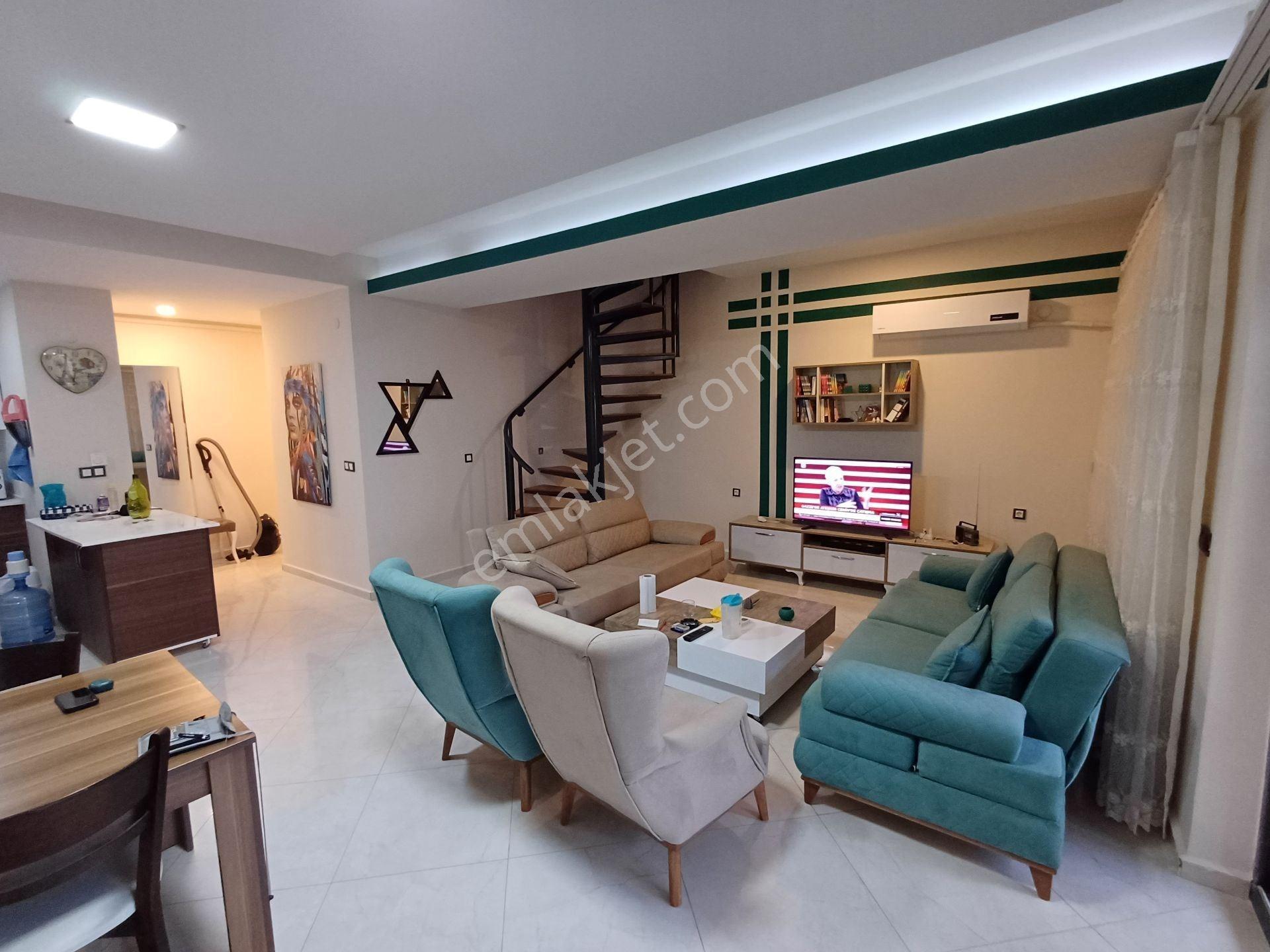 Kuşadası Merkeze Yakın Ful Eşyalı Yıllık Kiralık Dubleks Daire