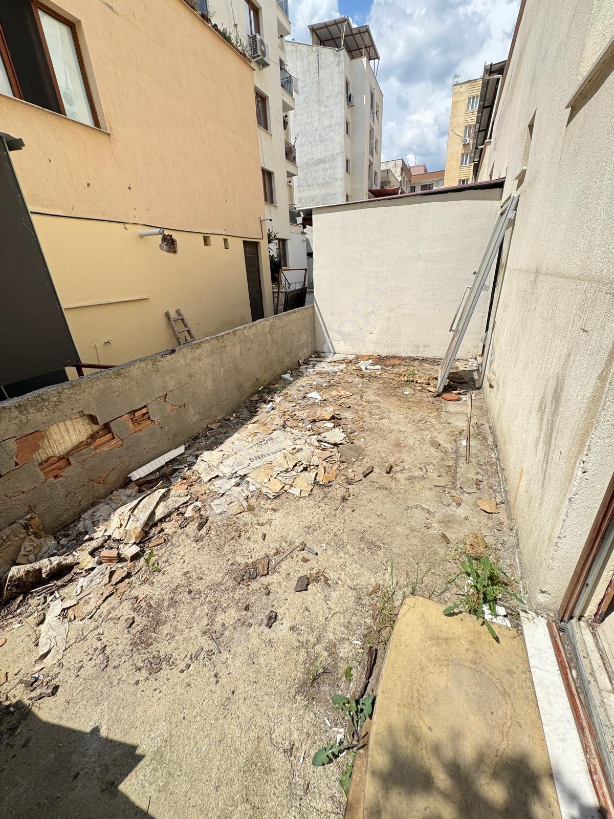 Zeki Emlak'tan Muradiye'de Caddeye Yakın Kiralık İşyeri - Görsel 11