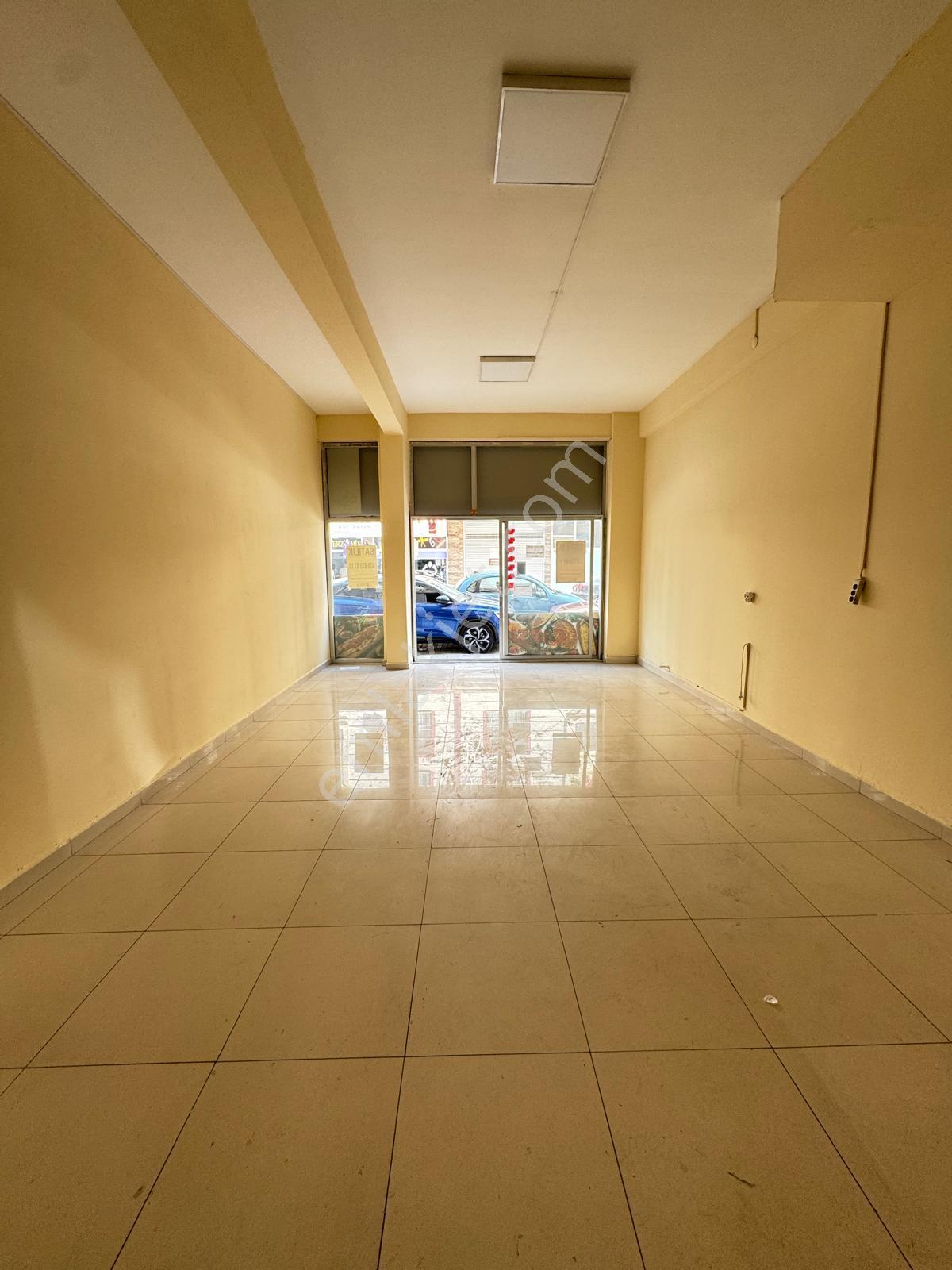 Zeki Emlak'tan Muradiye'de Caddeye Yakın Kiralık İşyeri - Görsel 4