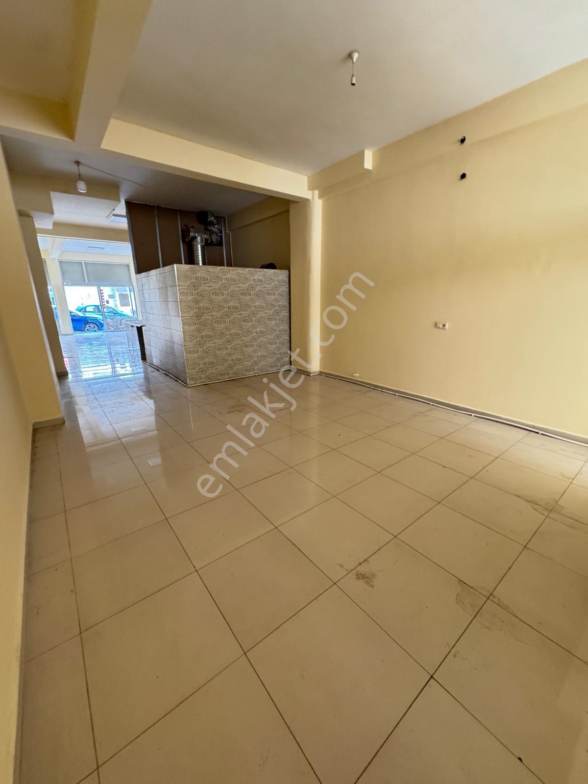 Zeki Emlak'tan Muradiye'de Caddeye Yakın Kiralık İşyeri - Görsel 15