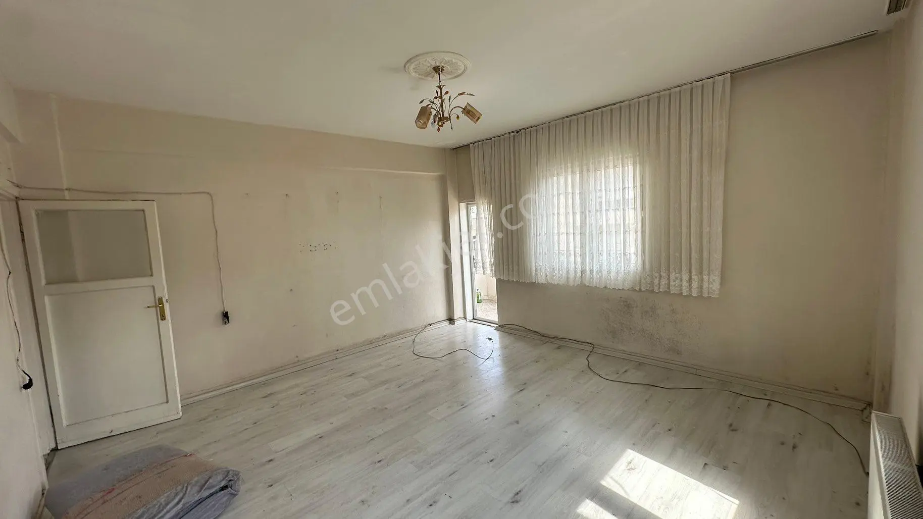 Deniz Gayrimenkul’den Yenişehir Bankalar Arkasında Satılık 2+1 Doğalgazlı Ara Kat Daire - Görsel 2