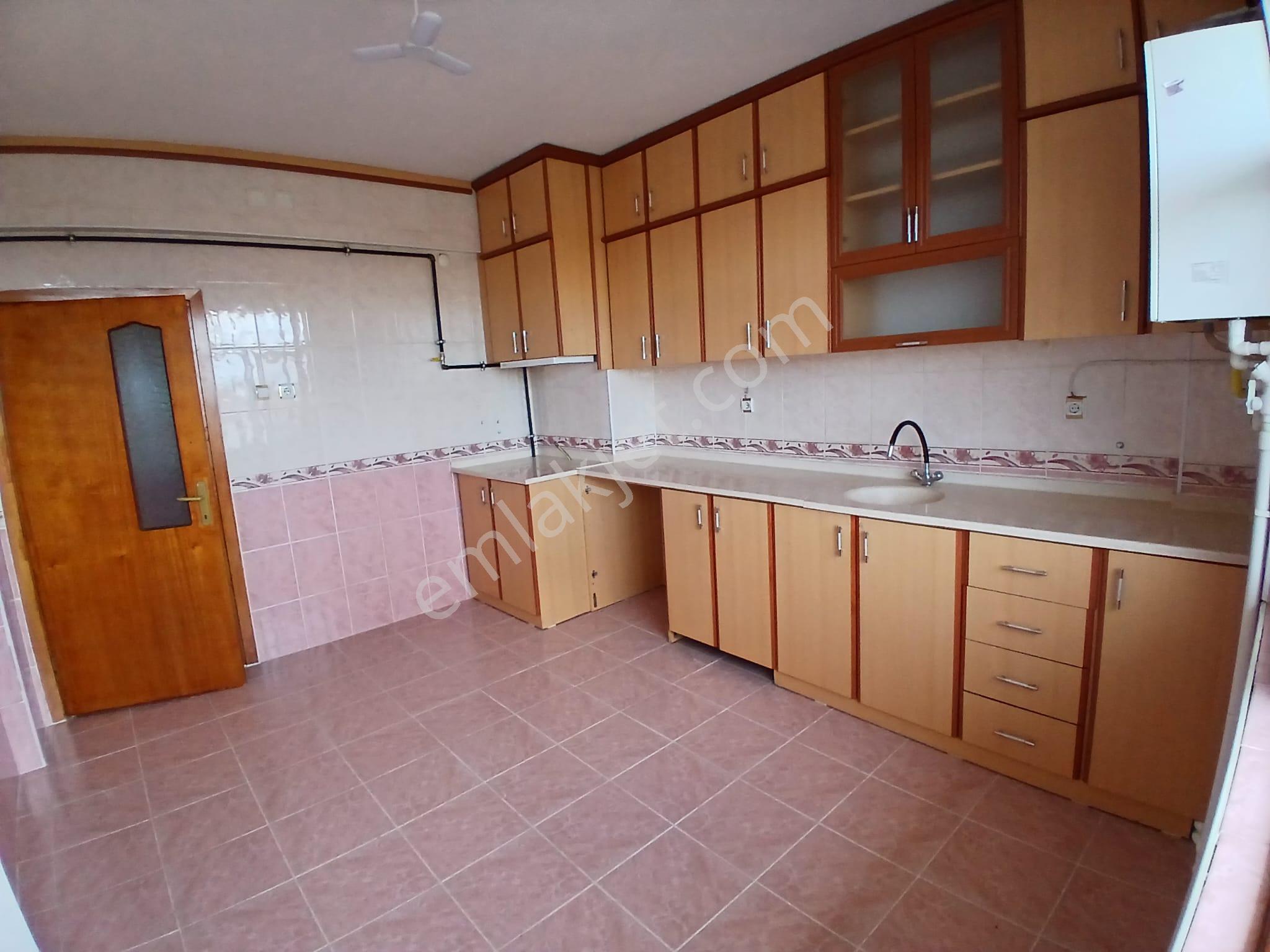Akçay Emlak'tan Akşehir Koşuyolu Civarında Kiralık Geniş 3+1 Daire - Görsel 23