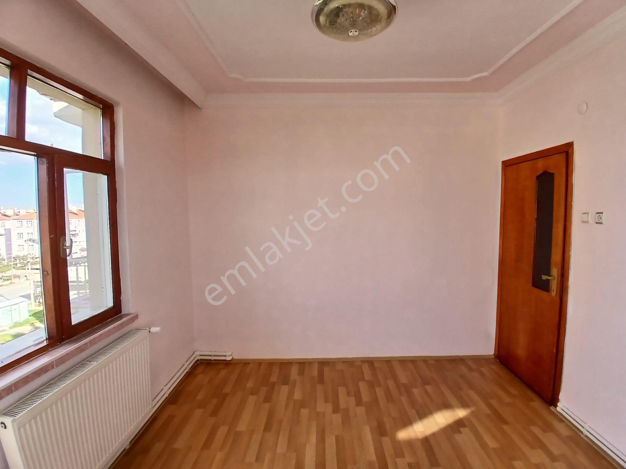 Akçay Emlak'tan Akşehir Koşuyolu Civarında Kiralık Geniş 3+1 Daire - Görsel 9