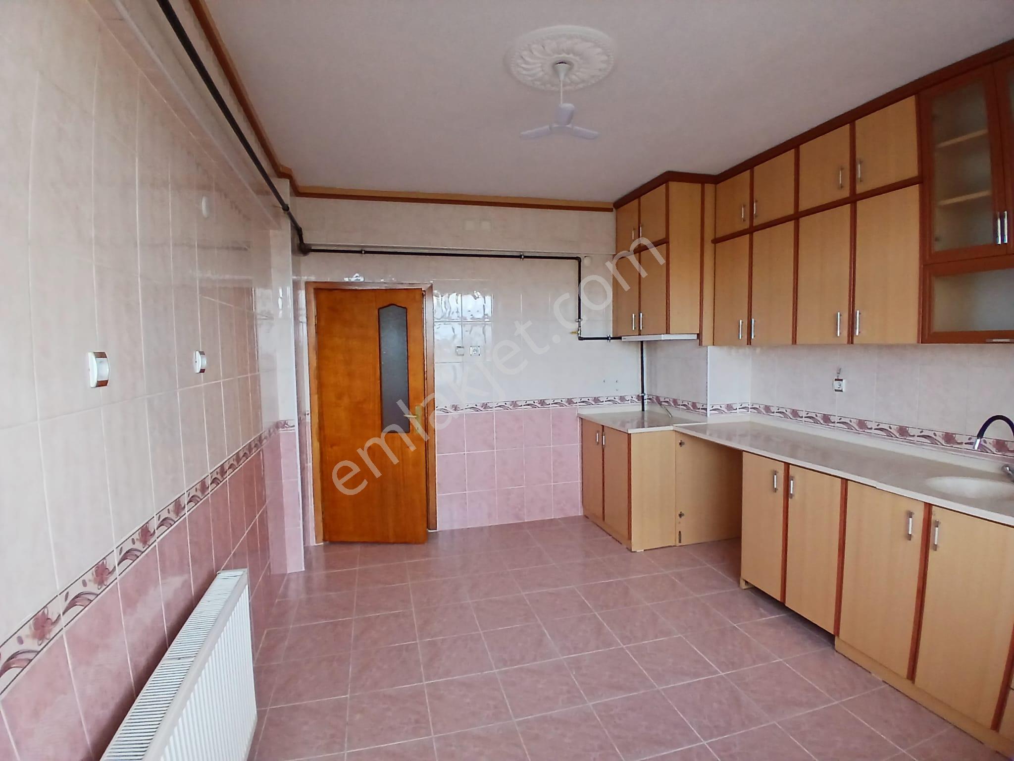 Akçay Emlak'tan Akşehir Koşuyolu Civarında Kiralık Geniş 3+1 Daire - Görsel 24