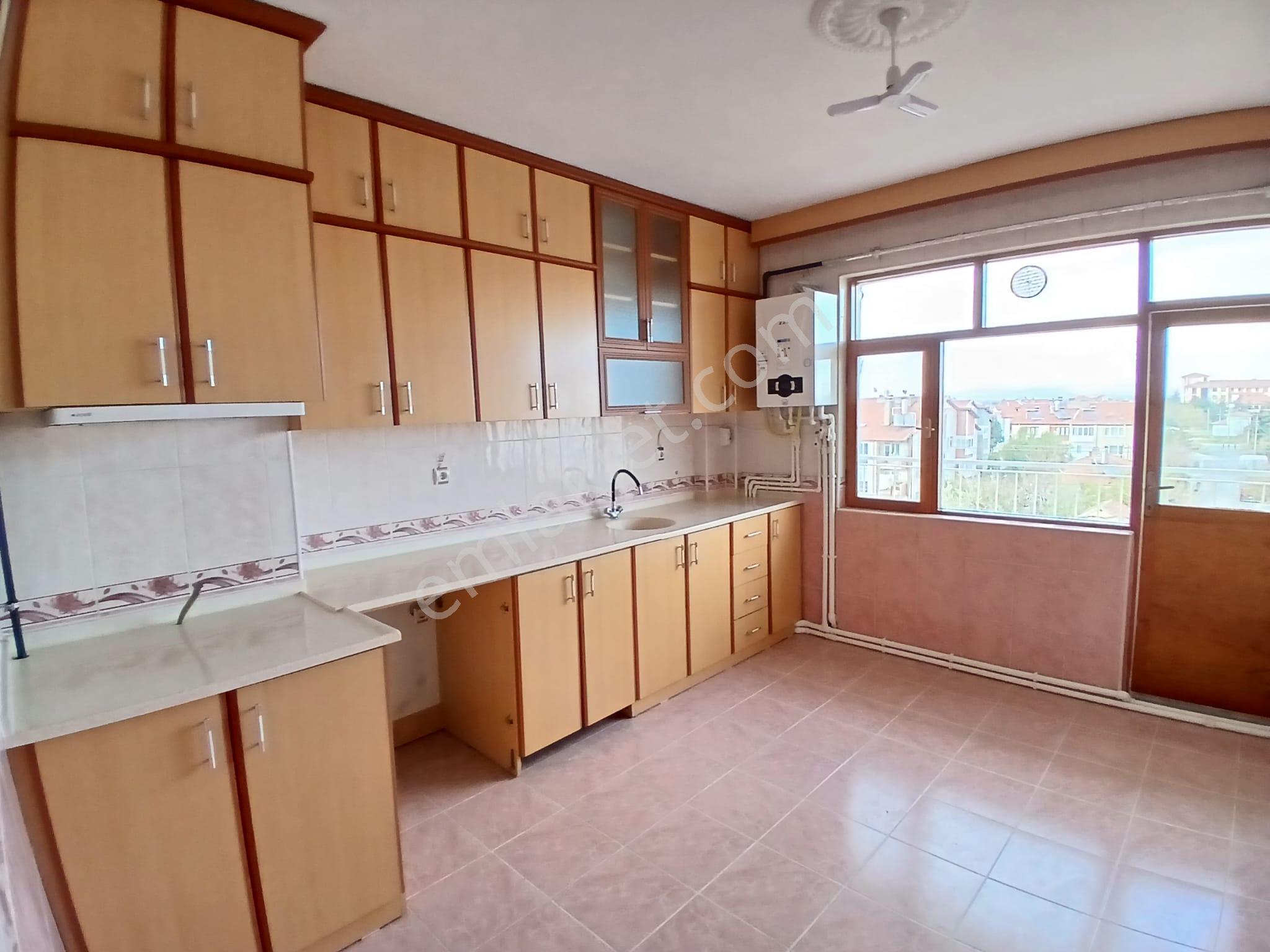 Akçay Emlak'tan Akşehir Koşuyolu Civarında Kiralık Geniş 3+1 Daire - Görsel 21