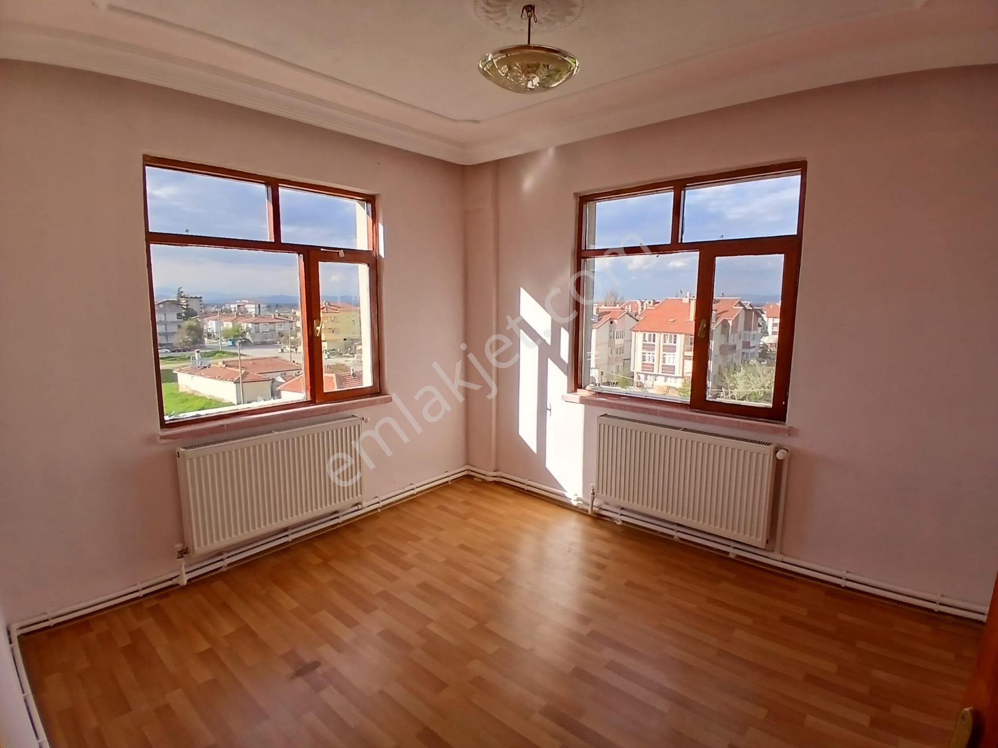 Akçay Emlak'tan Akşehir Koşuyolu Civarında Kiralık Geniş 3+1 Daire - Görsel 8