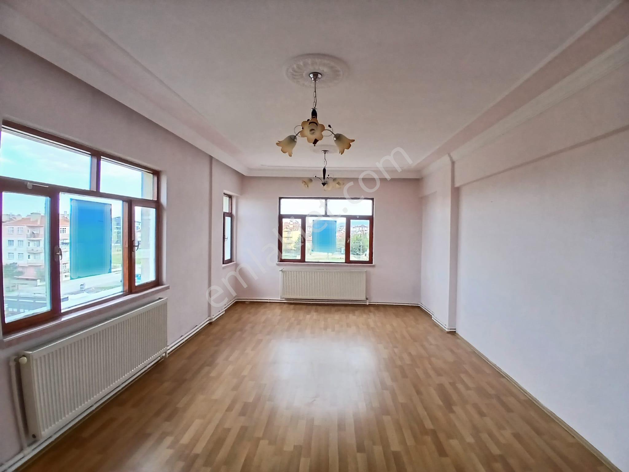 Akçay Emlak'tan Akşehir Koşuyolu Civarında Kiralık Geniş 3+1 Daire - Görsel 25