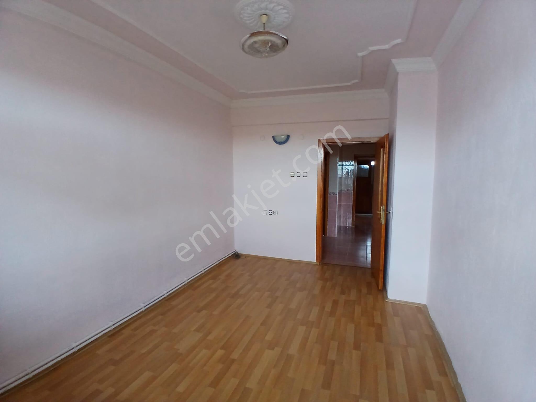 Akçay Emlak'tan Akşehir Koşuyolu Civarında Kiralık Geniş 3+1 Daire - Görsel 13