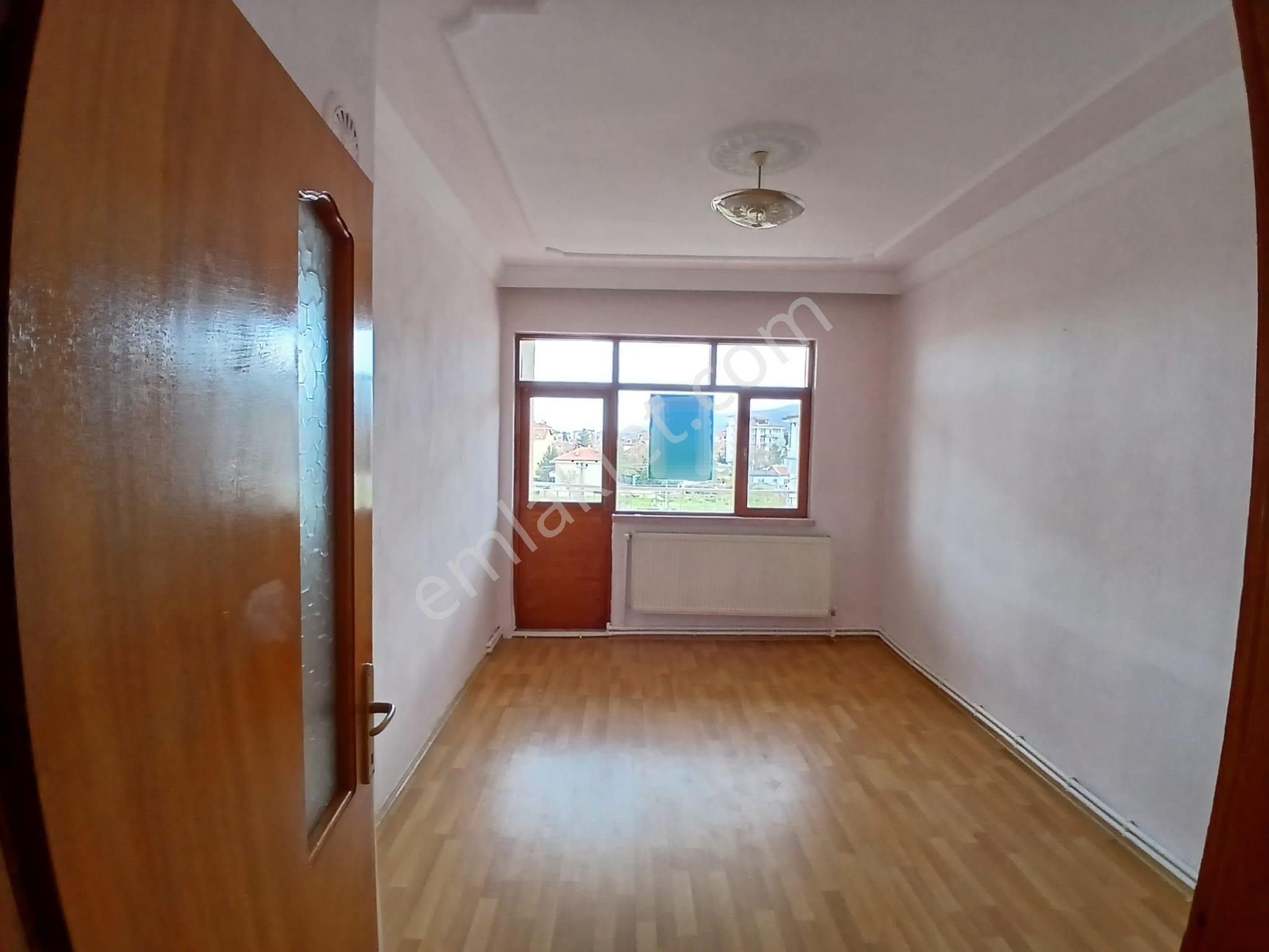 Akçay Emlak'tan Akşehir Koşuyolu Civarında Kiralık Geniş 3+1 Daire - Görsel 32