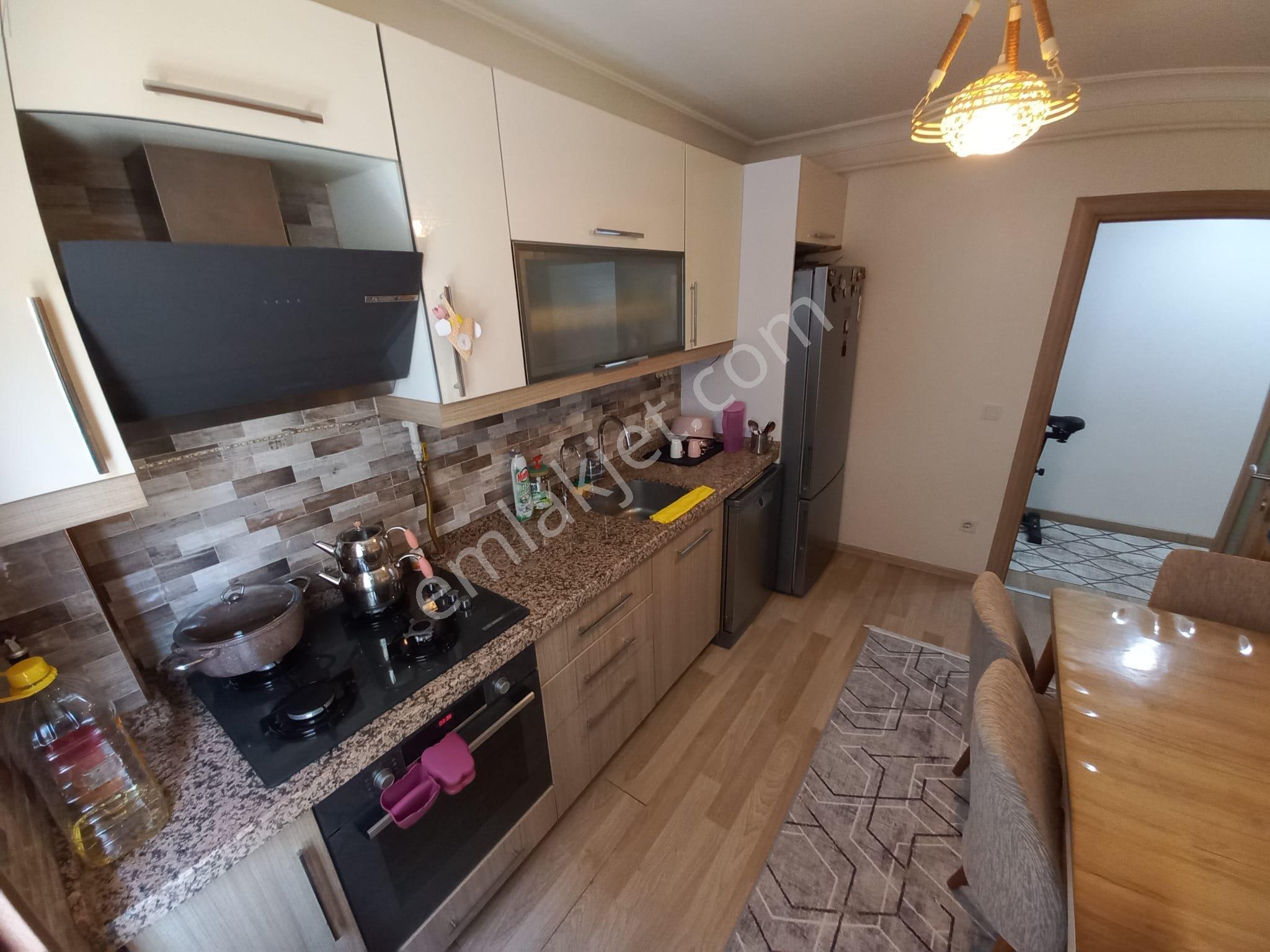 Maltepe Çarşı Merkezi Konumda Kapalı Otopark 3+1 İskanlı 120 M2 - Görsel 9