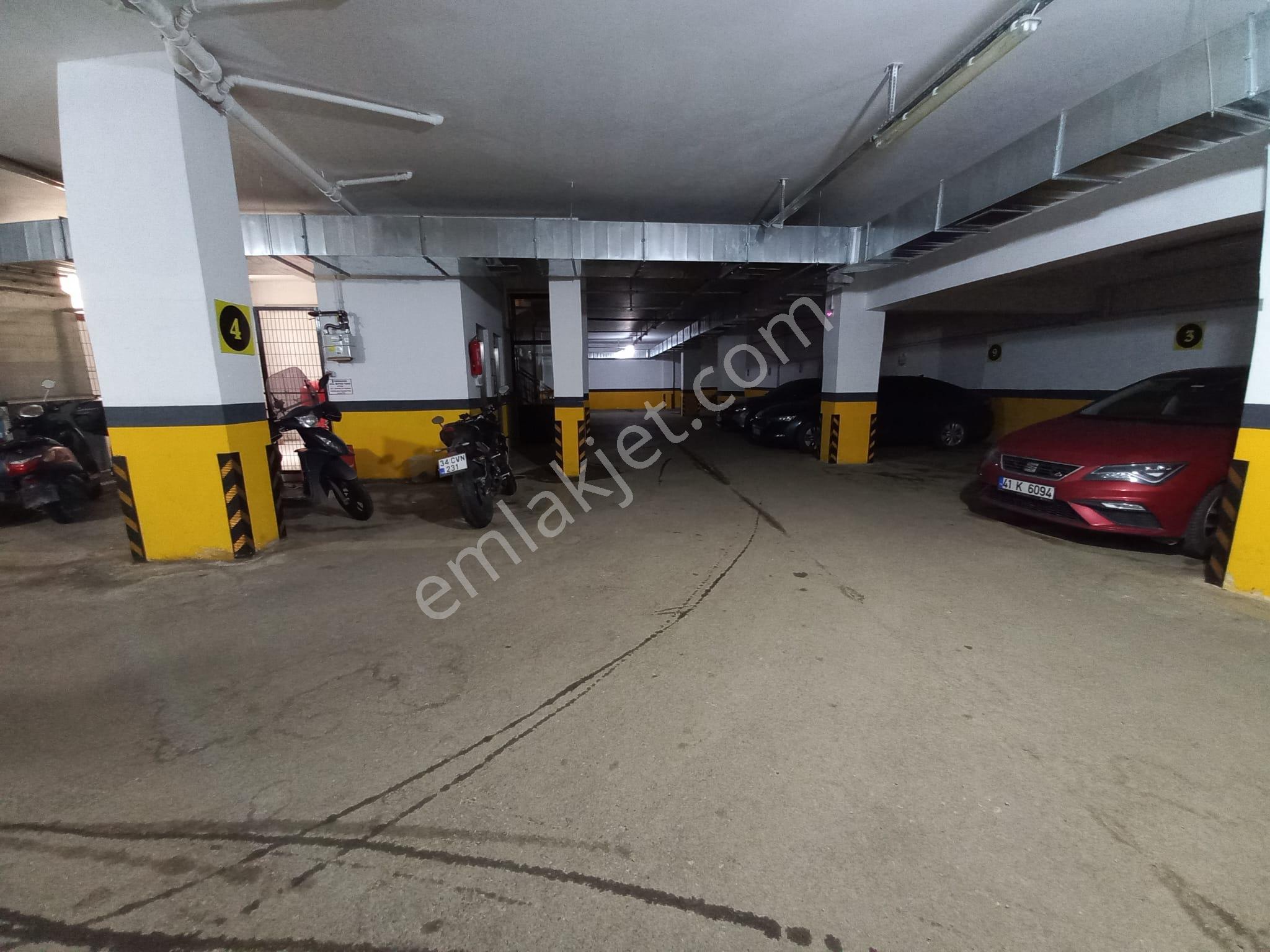 Maltepe Çarşı Merkezi Konumda Kapalı Otopark 3+1 İskanlı 120 M2 - Görsel 30