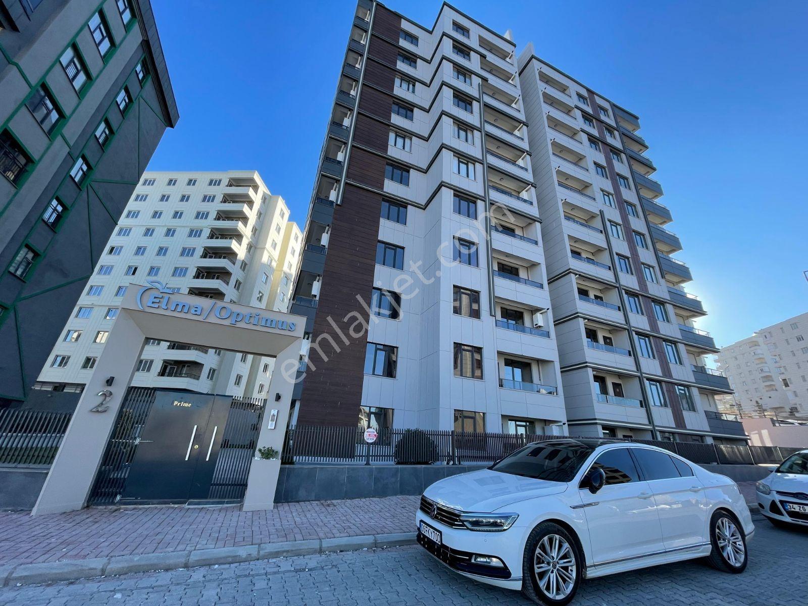 Elma Optimus'da Eşyasız Kiralık Ultra Lüks 1+1