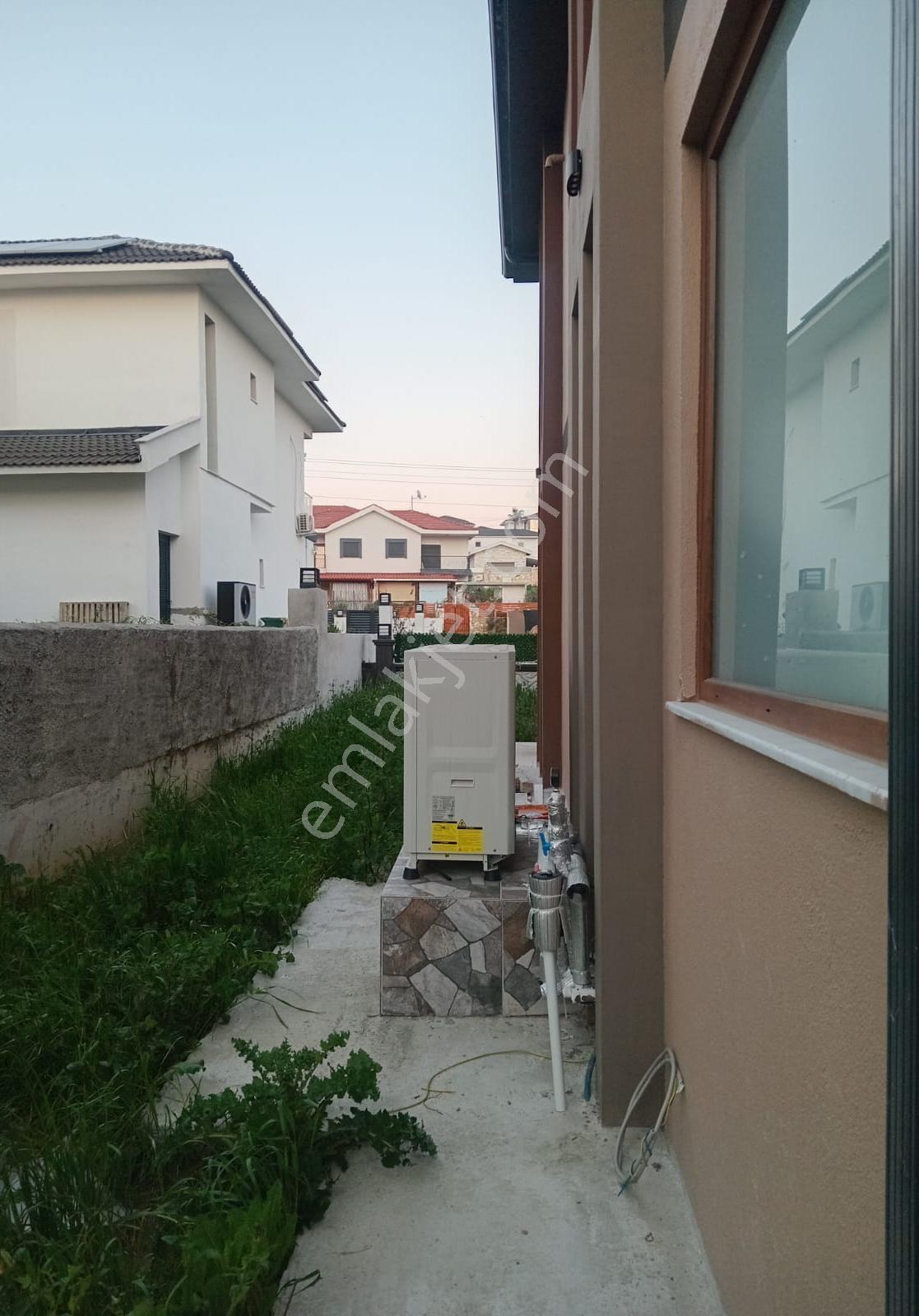 Foça Bağarasında 510 M² Arsa İçinde 4+1 Tam Müstakil Villa - Görsel 4