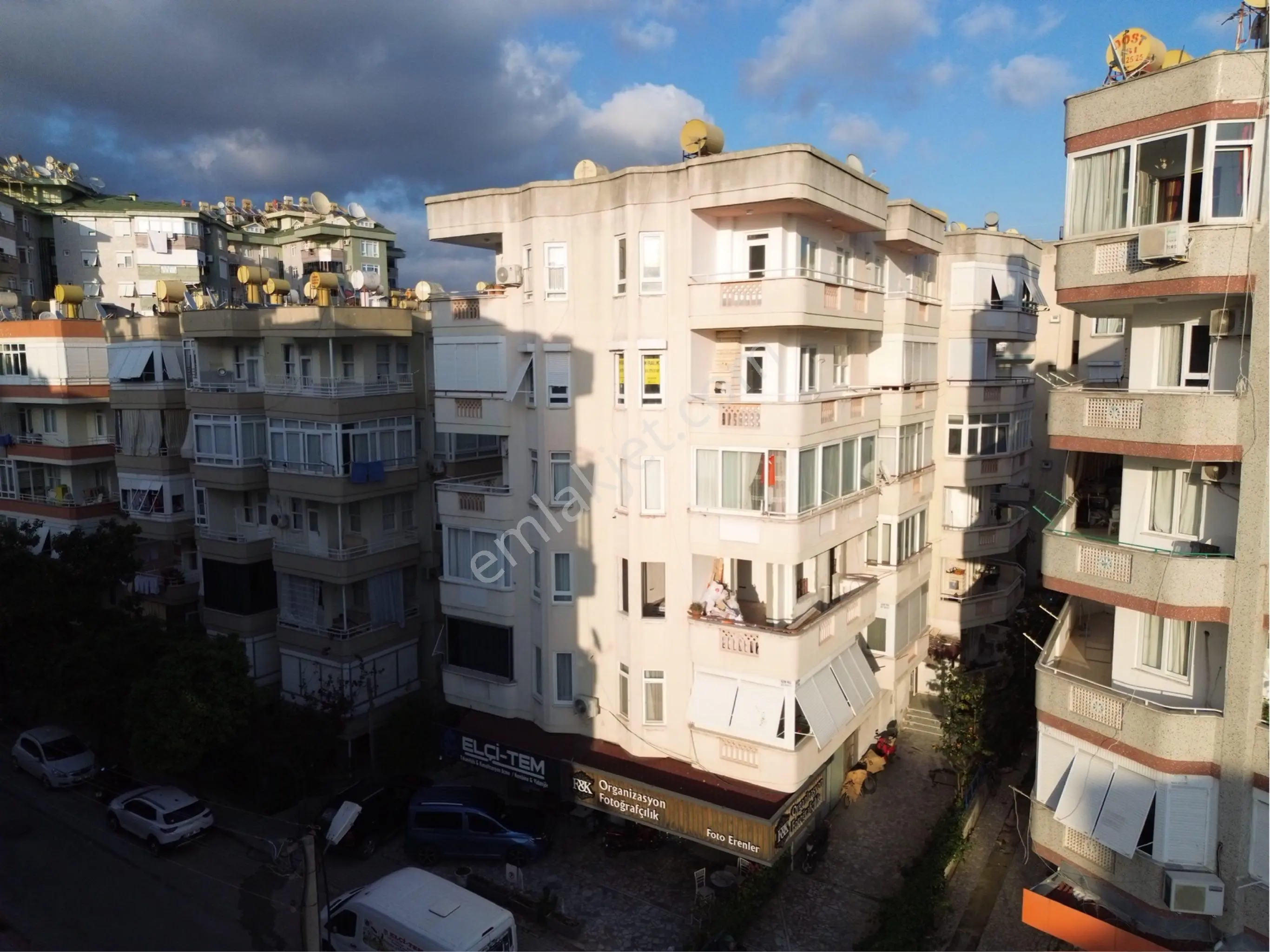 Emlakparktan Saray Mahallesi Hal Kavşağında Düzayak Kiralık 4+1