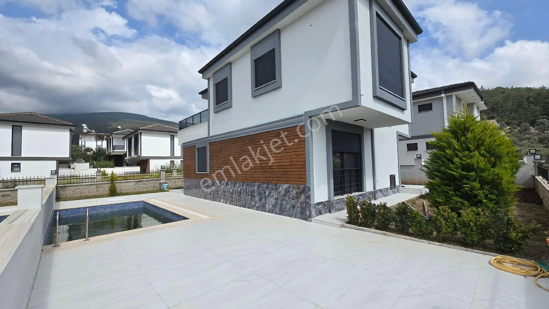 Didim Akbük'de 325 M2 Arsa İçerisinde 4+1 Müstakil - Görsel 4