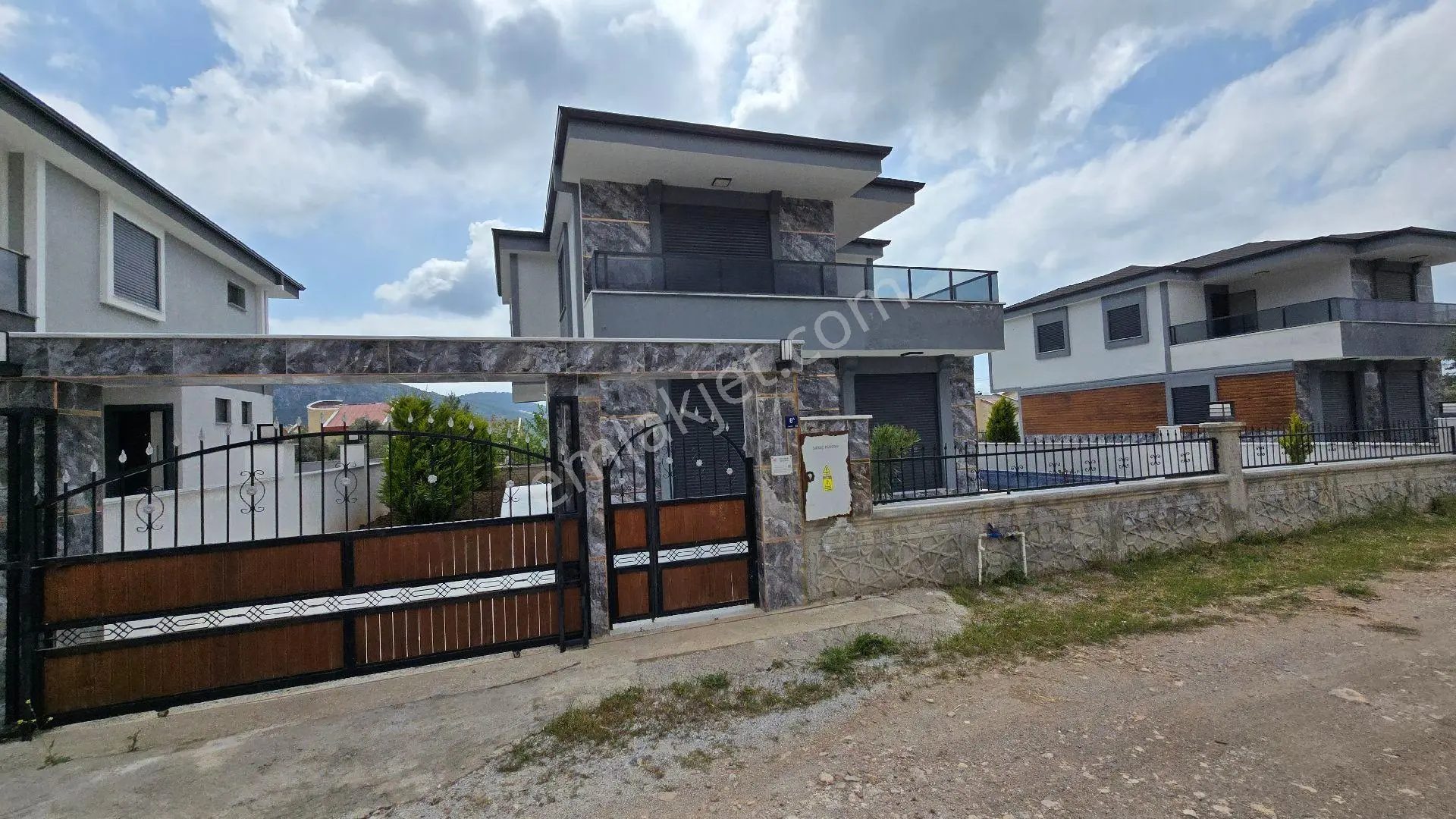 Didim Akbük'de 325 M2 Arsa İçerisinde 4+1 Müstakil - Görsel 2