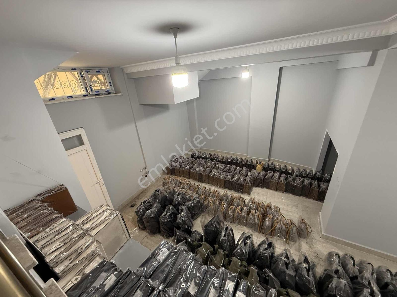 Tek Doğan'dan Veliefendide Satılık 5 Yıllık 2 Katlı Dükkan 140m2 - Görsel 3