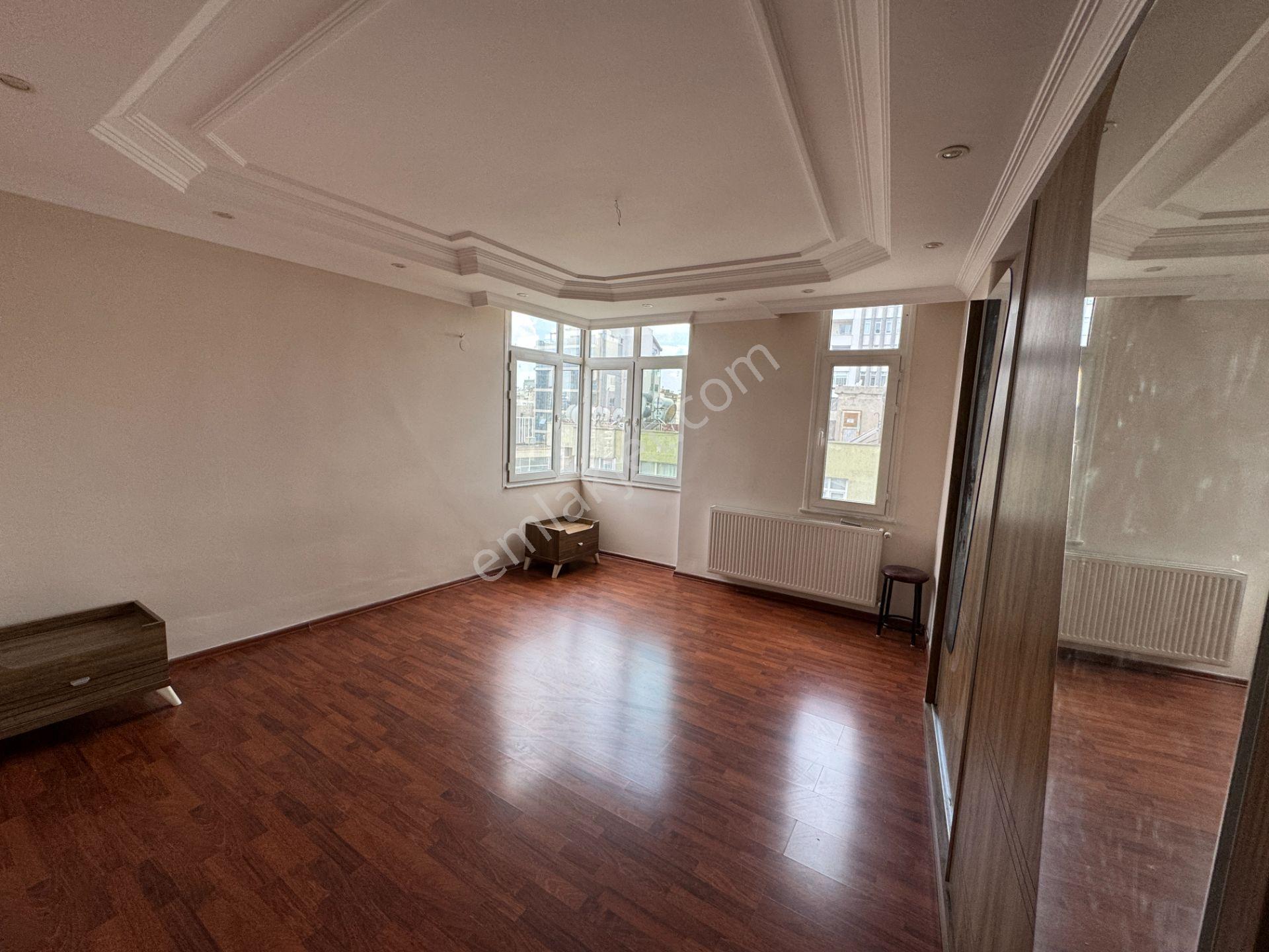 Gazipaşa Blv. 4+1 240 M2 Doğalgaz Kombili Bakımlı Kiralık Daire - Görsel 25