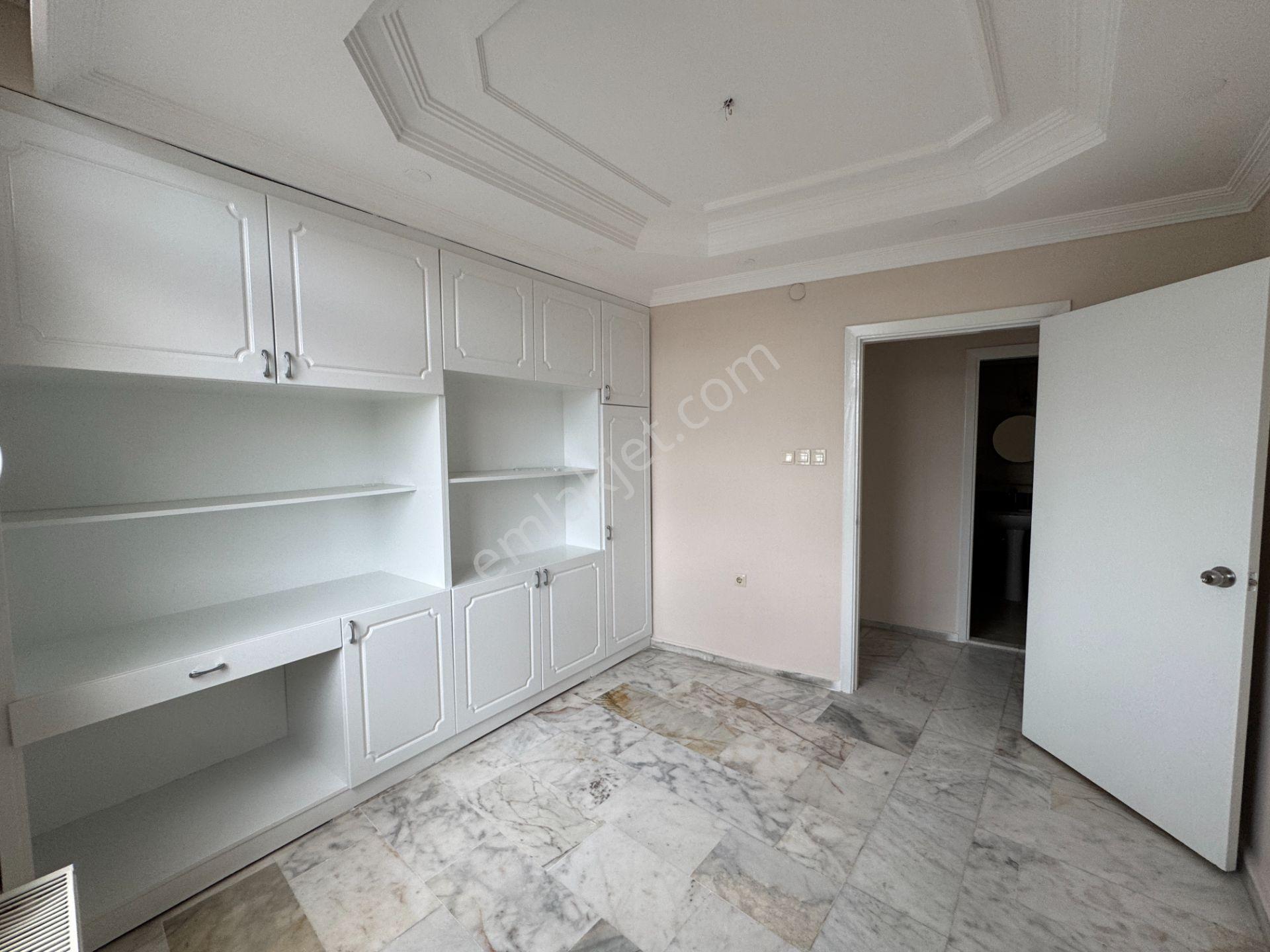 Gazipaşa Blv. 4+1 240 M2 Doğalgaz Kombili Bakımlı Kiralık Daire - Görsel 24