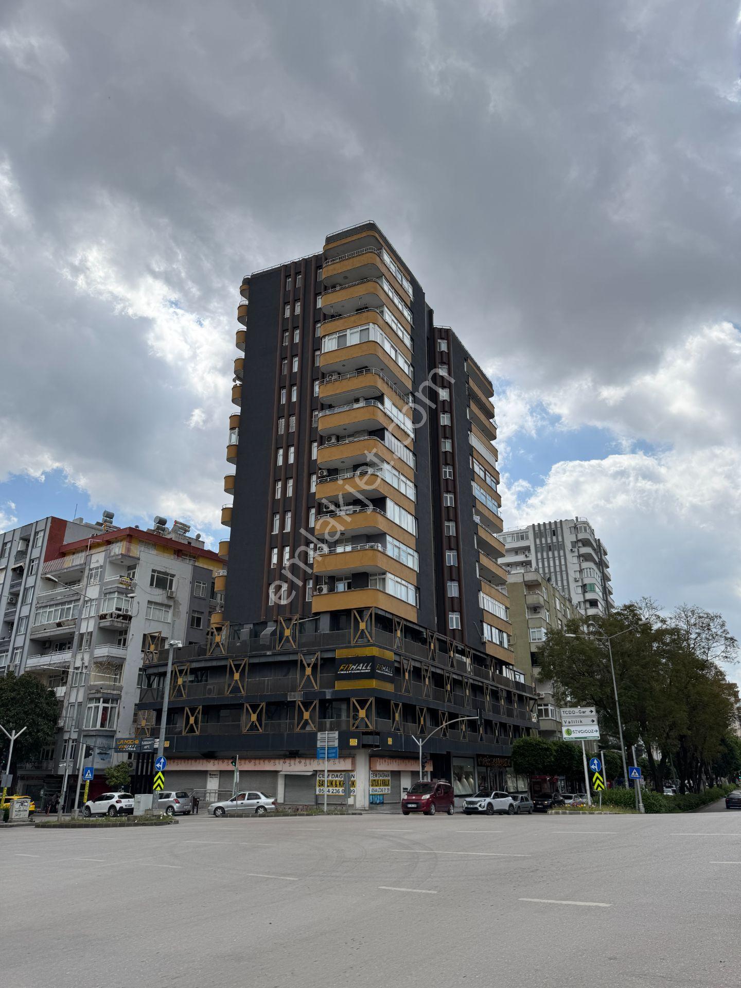 Gazipaşa Blv. 4+1 240 M2 Doğalgaz Kombili Bakımlı Kiralık Daire - Görsel 34
