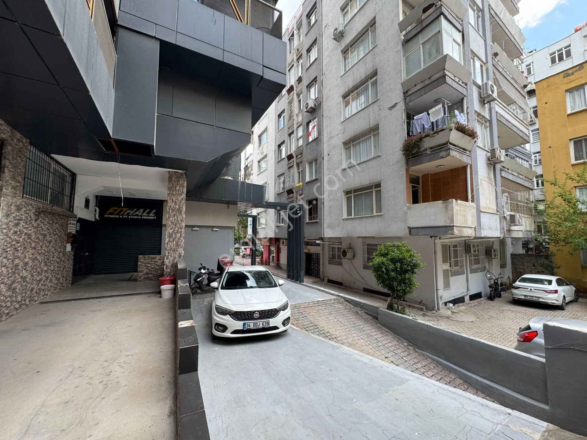 Gazipaşa Blv. 4+1 240 M2 Doğalgaz Kombili Bakımlı Kiralık Daire - Görsel 4