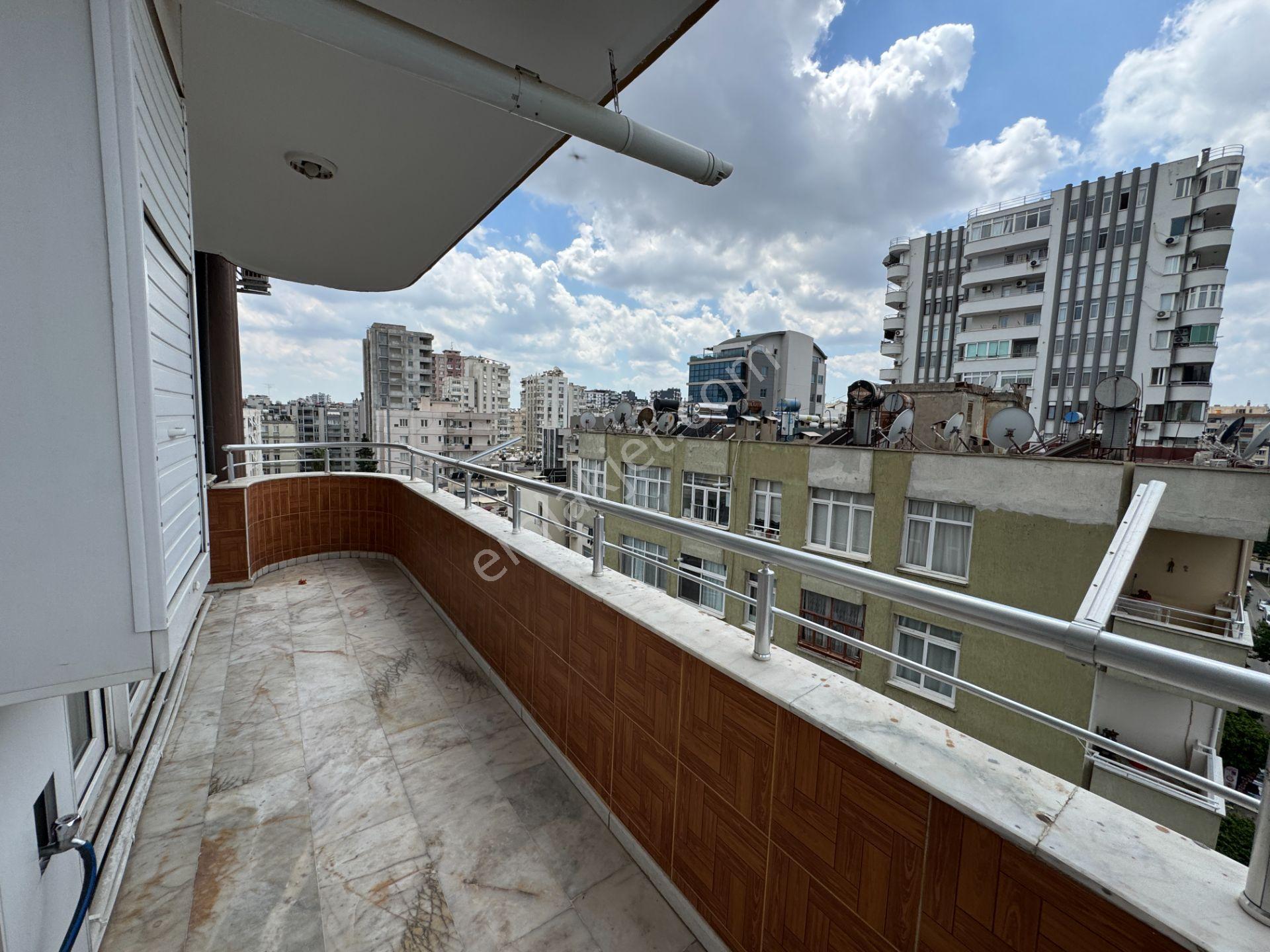 Gazipaşa Blv. 4+1 240 M2 Doğalgaz Kombili Bakımlı Kiralık Daire - Görsel 13