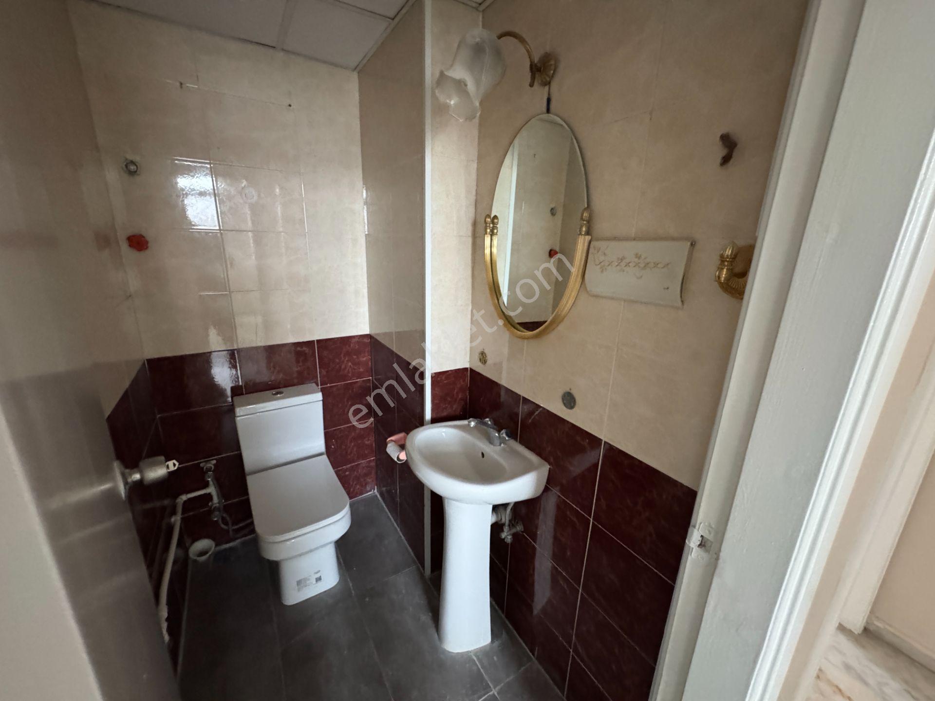 Gazipaşa Blv. 4+1 240 M2 Doğalgaz Kombili Bakımlı Kiralık Daire - Görsel 33
